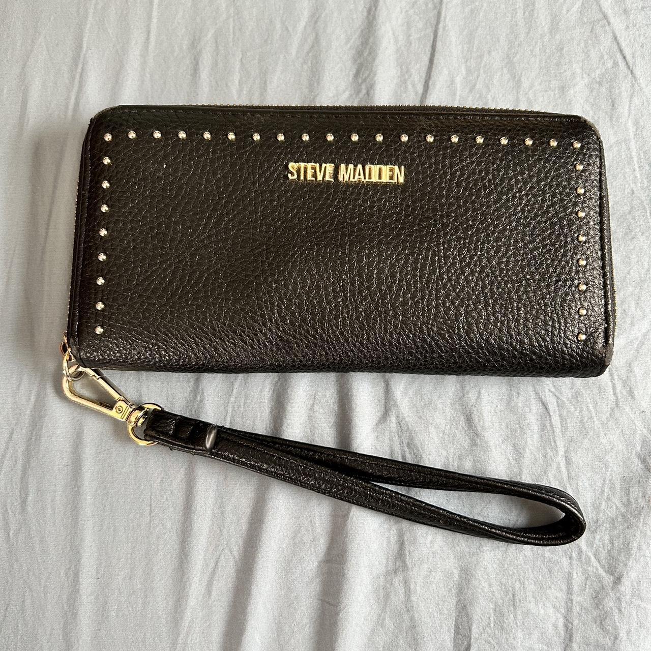 Steve madden black wallet!! in pretty good... Depop