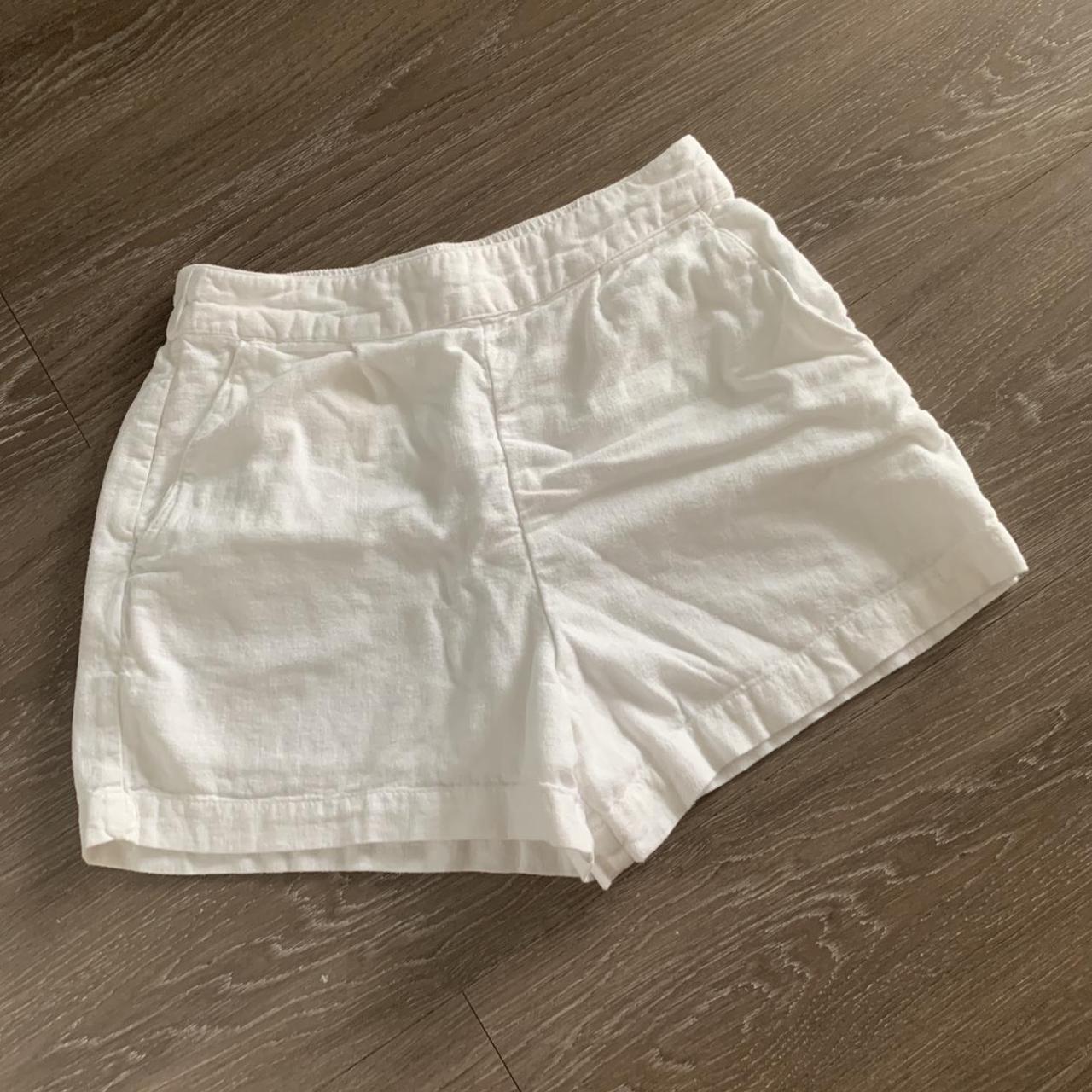 Classic pair of white Abercrombie linen shorts in... - Depop