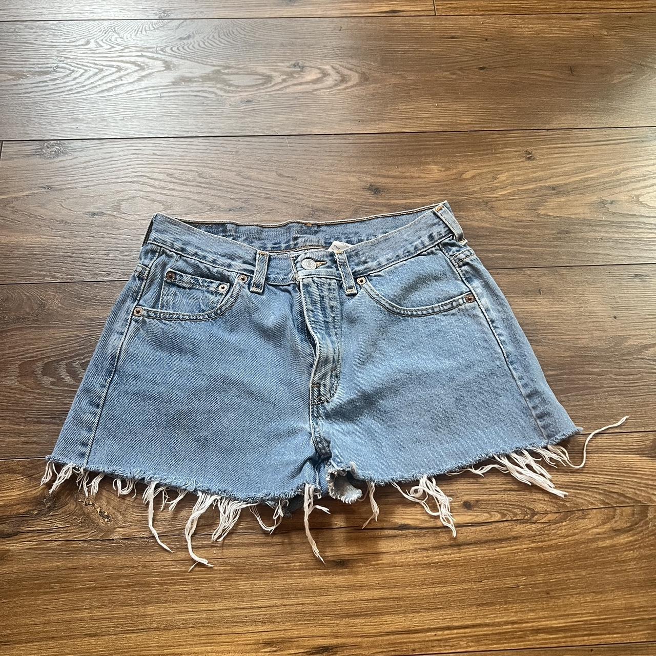 Super cute vintage Levi shorts. These have a frayed... - Depop