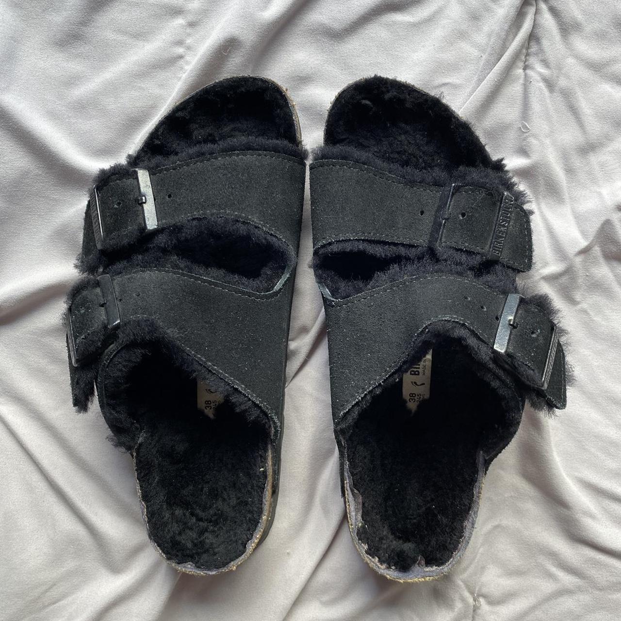 Fuzzy black hot sale birkenstocks