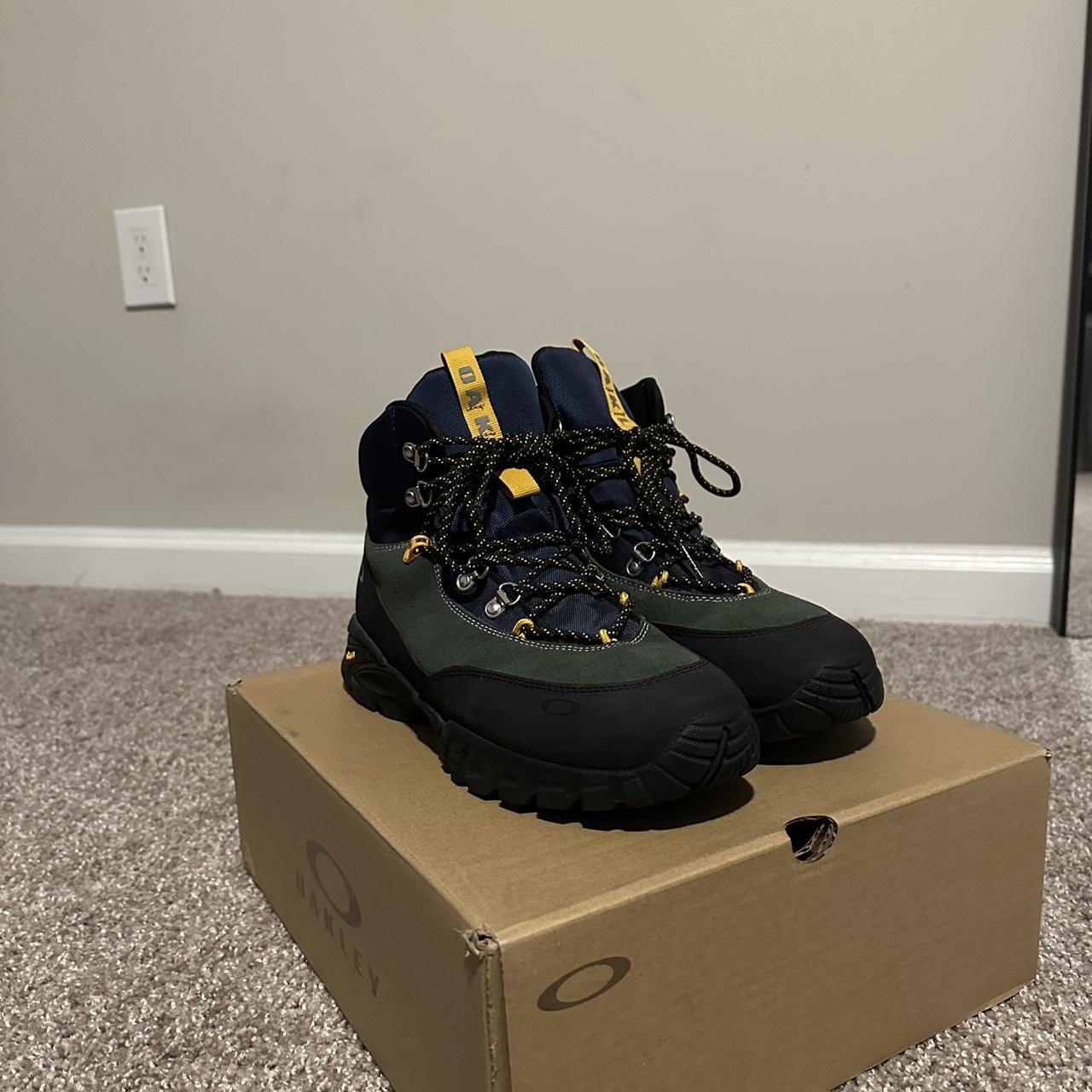 oakley vs nike boots