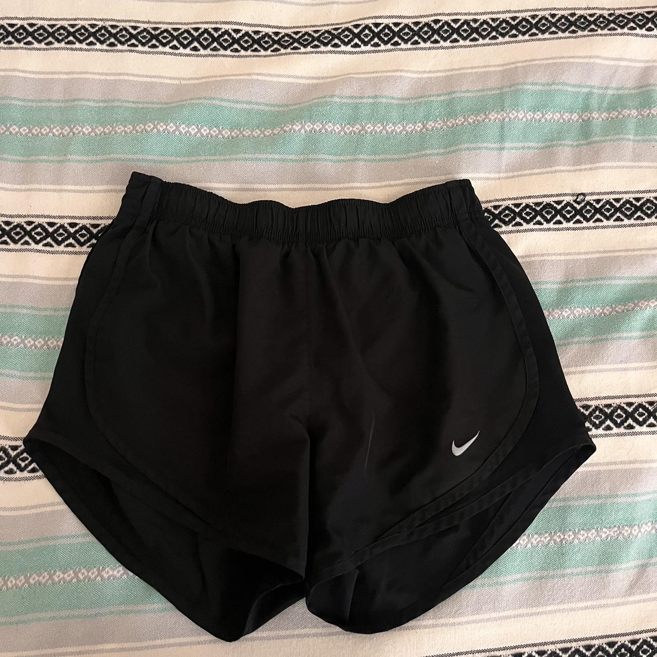 womens shorts nike black
