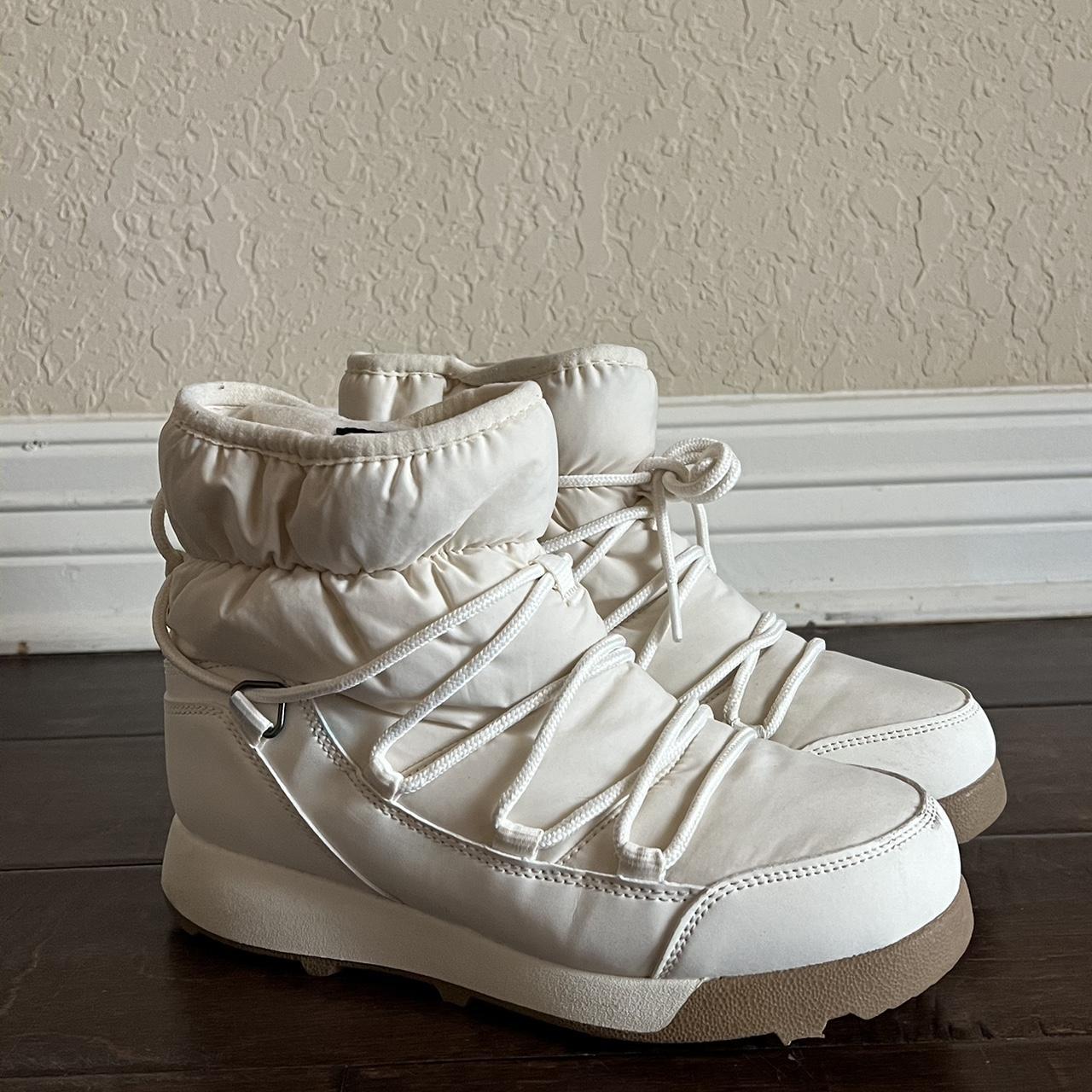 Size 6 snow boots Thermolite eco made Only worn a... - Depop