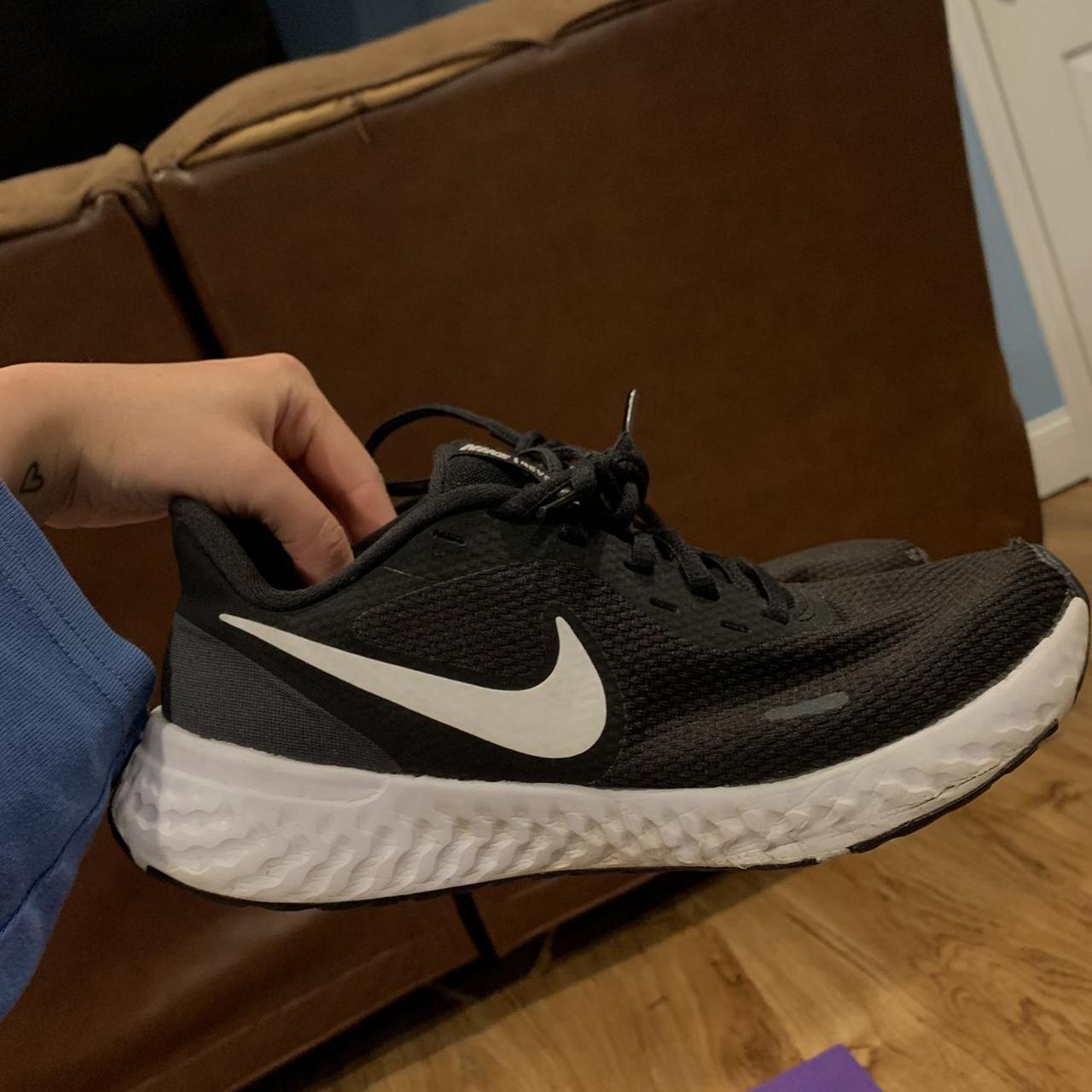 nike revolution 5 footlocker