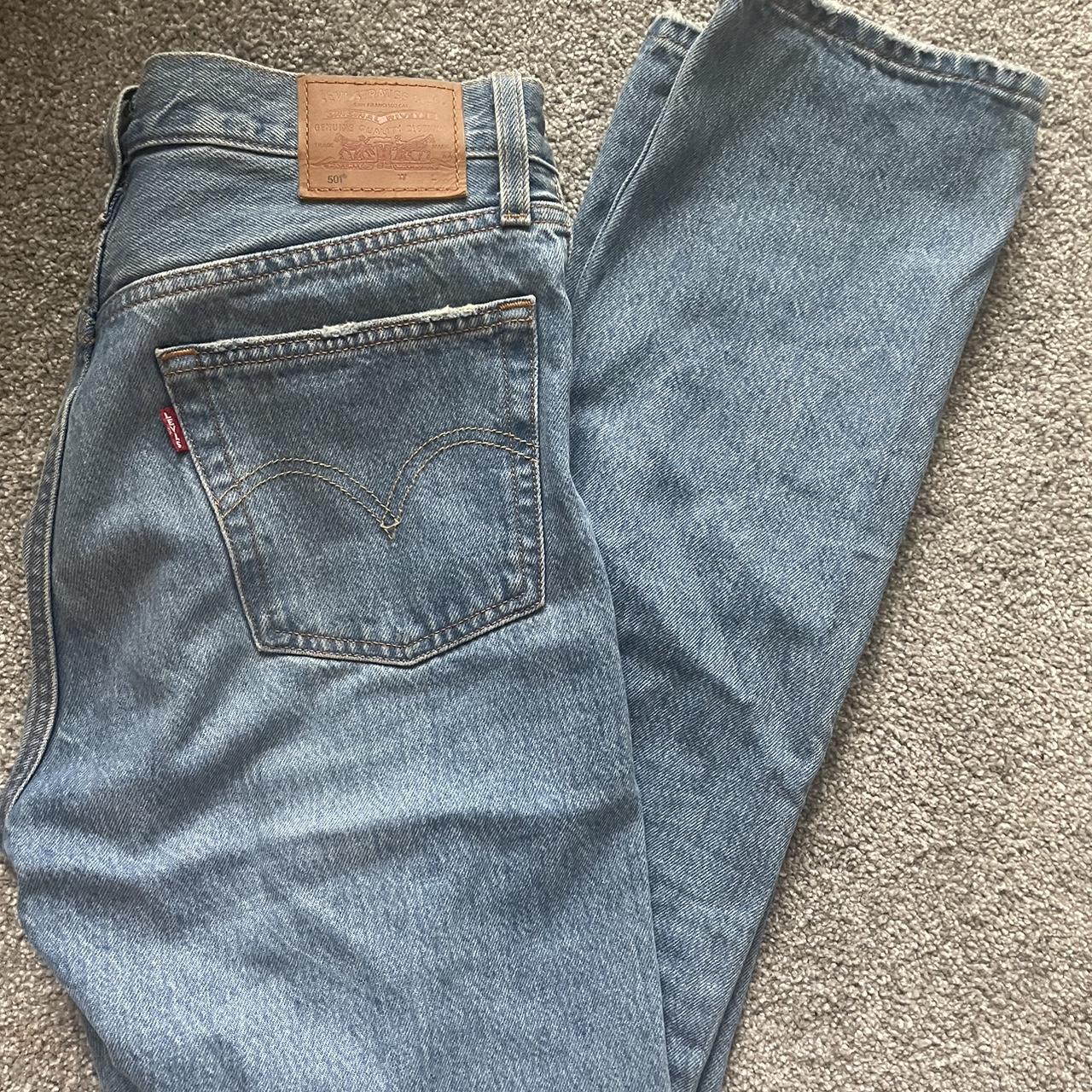 Levi 501 straight leg jeans size 27 in new condition