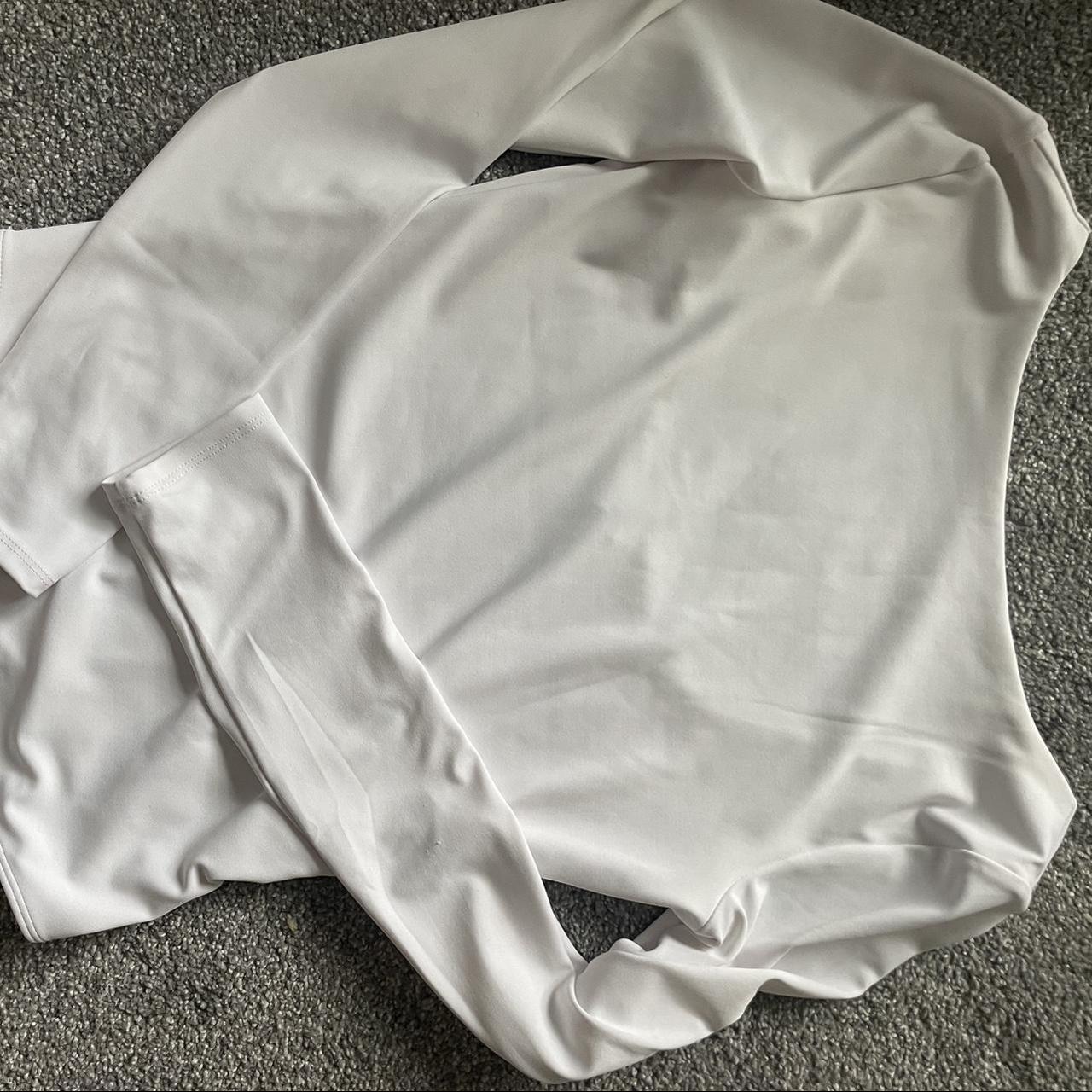 Express body contour white 90s - Depop