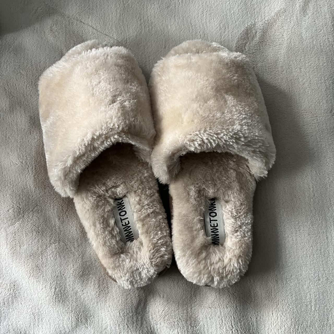 Minnetonka faux fur discount slippers