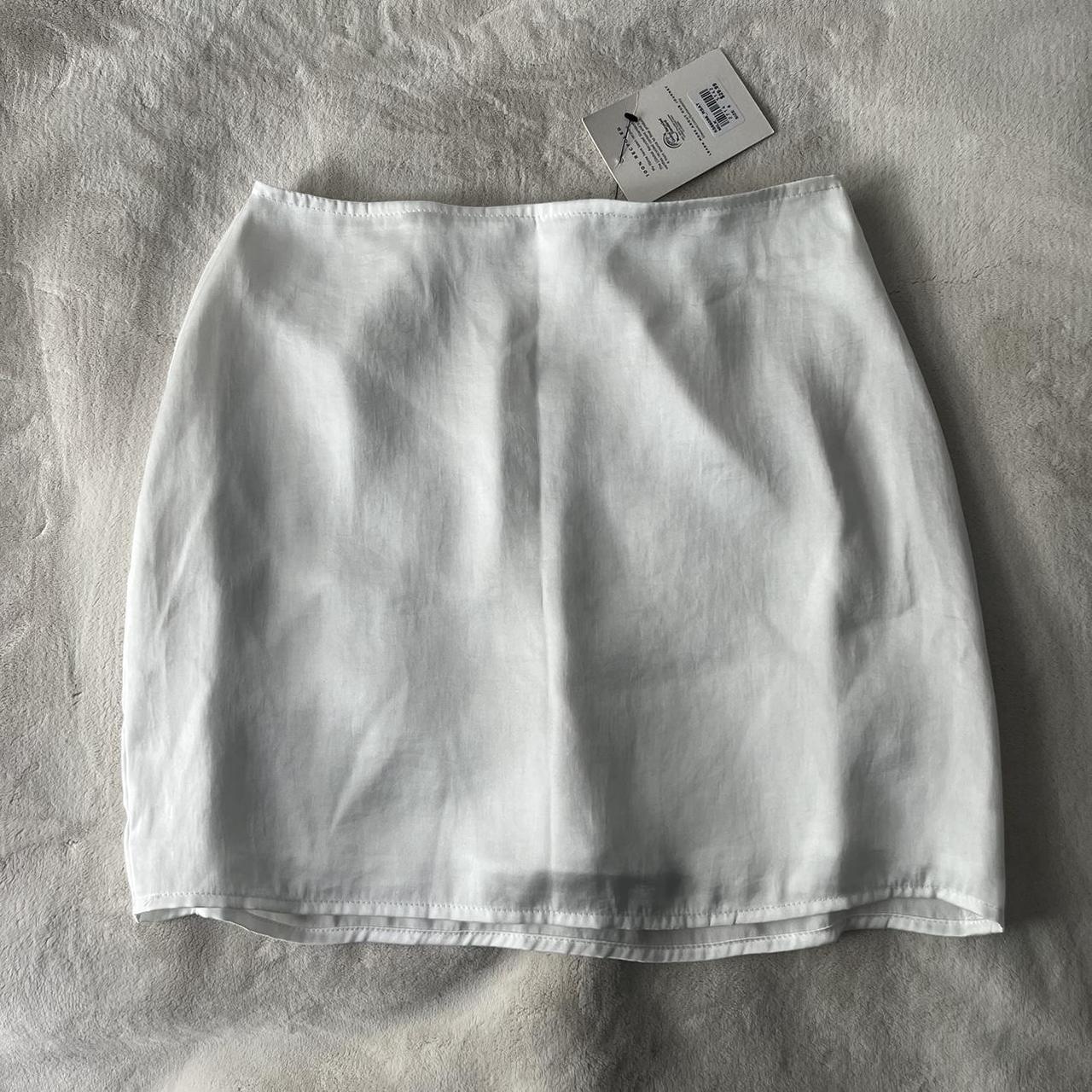 Glassons white mini skirt Satinlike material AU... Depop