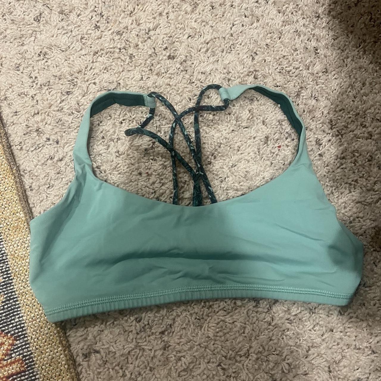 Lululemon sports bra size 8... Depop