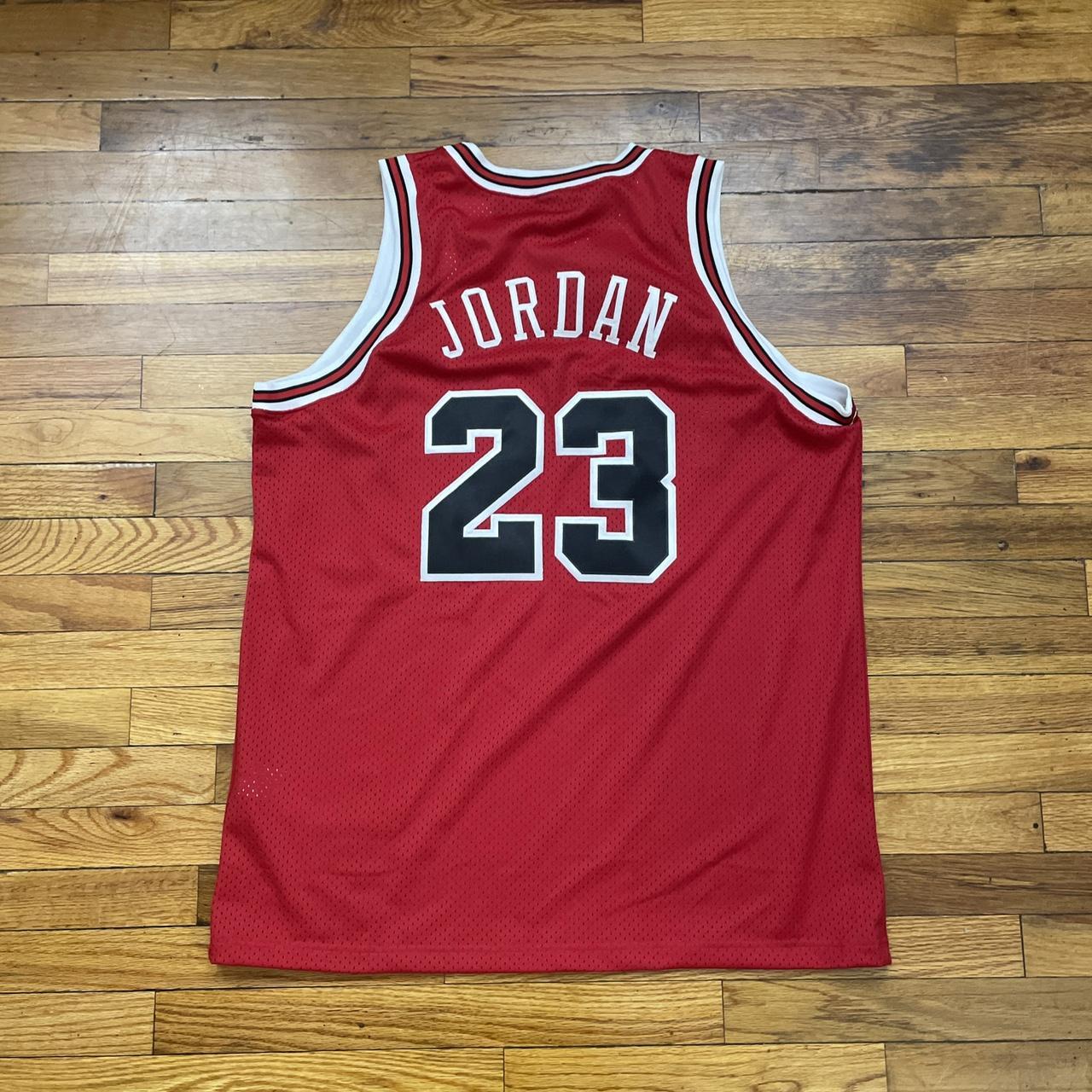 Team nike Chicago bulls michael Jordan jersey size - Depop