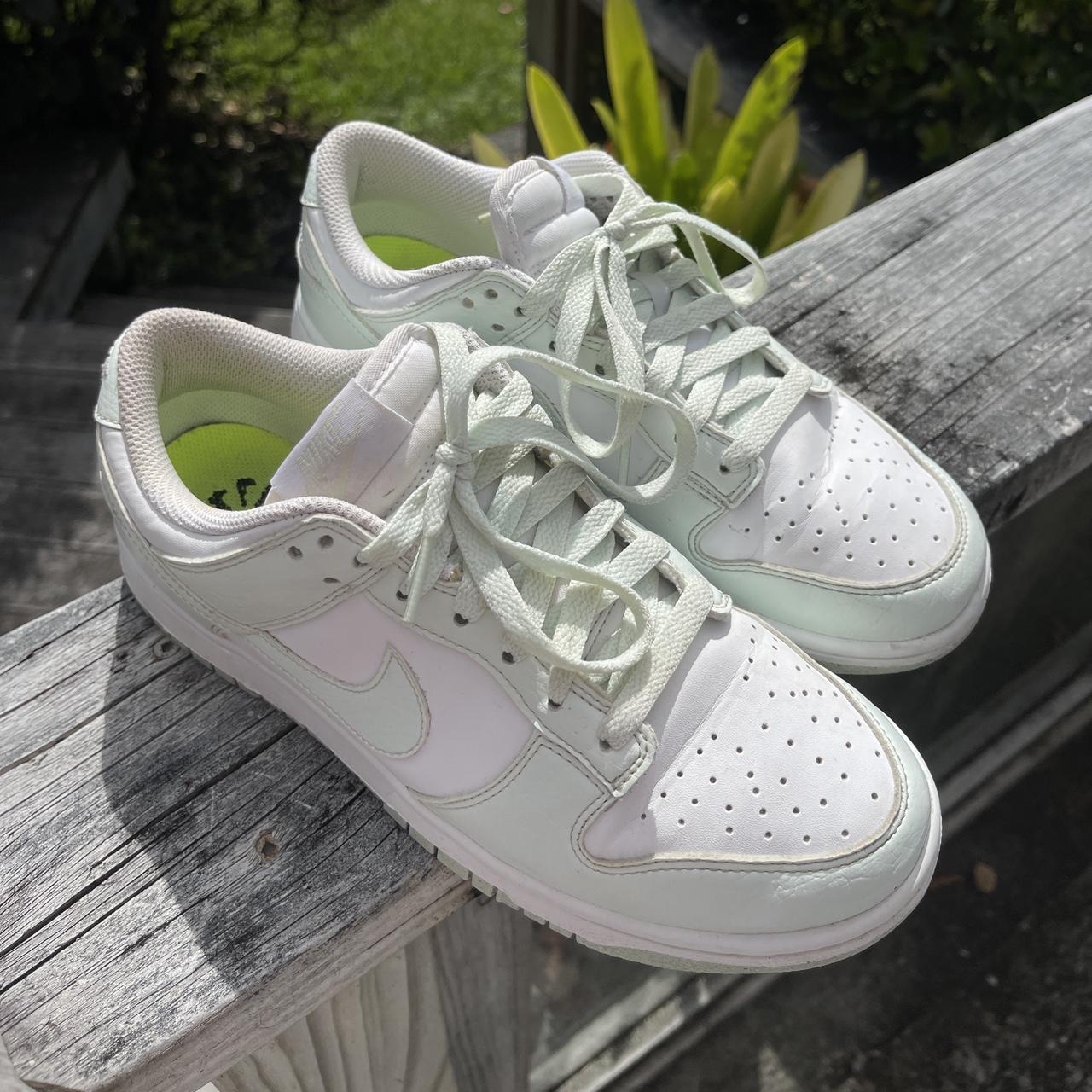 nike mint green dunks