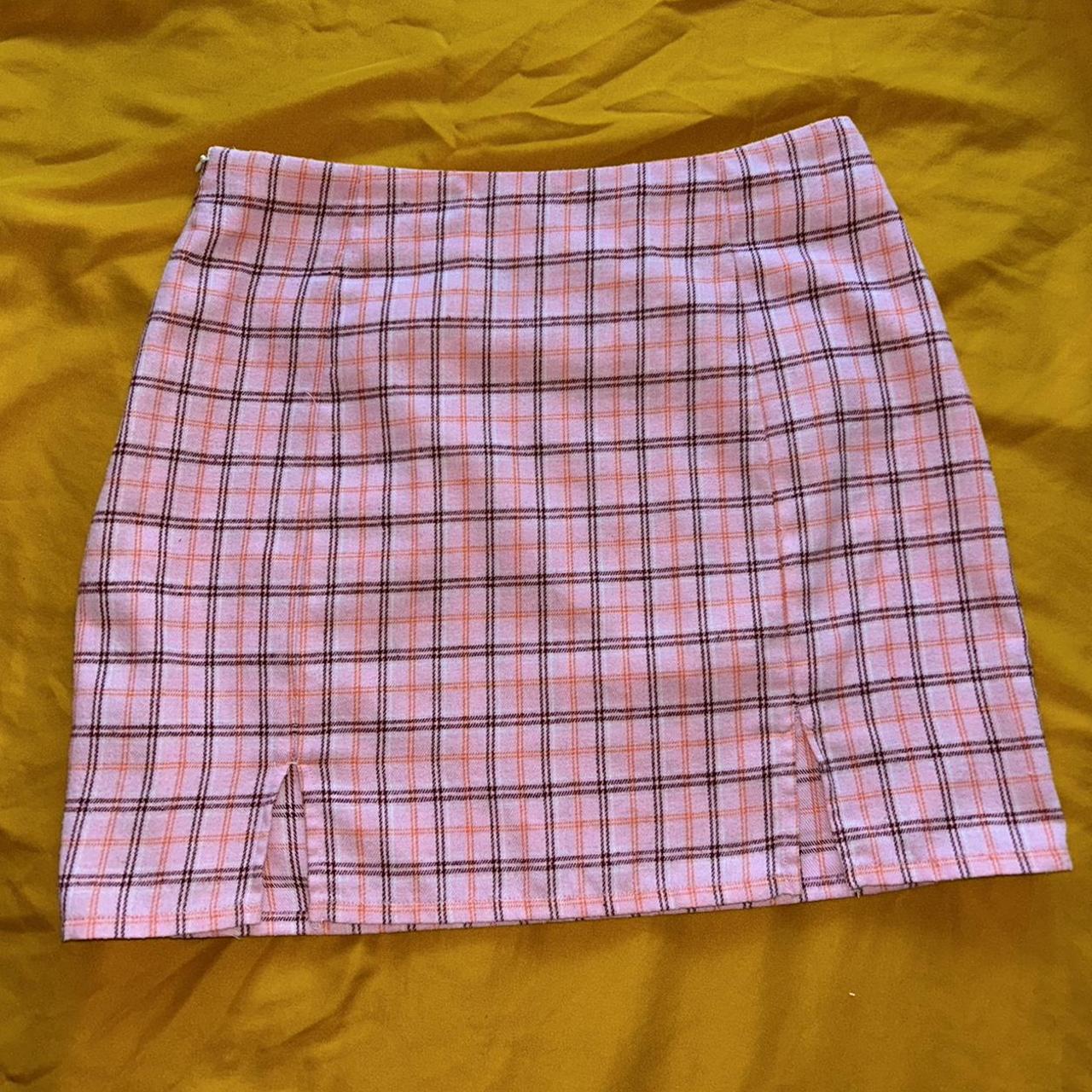 Cute plaid pink miniskirt! Size M with a side zipper... - Depop