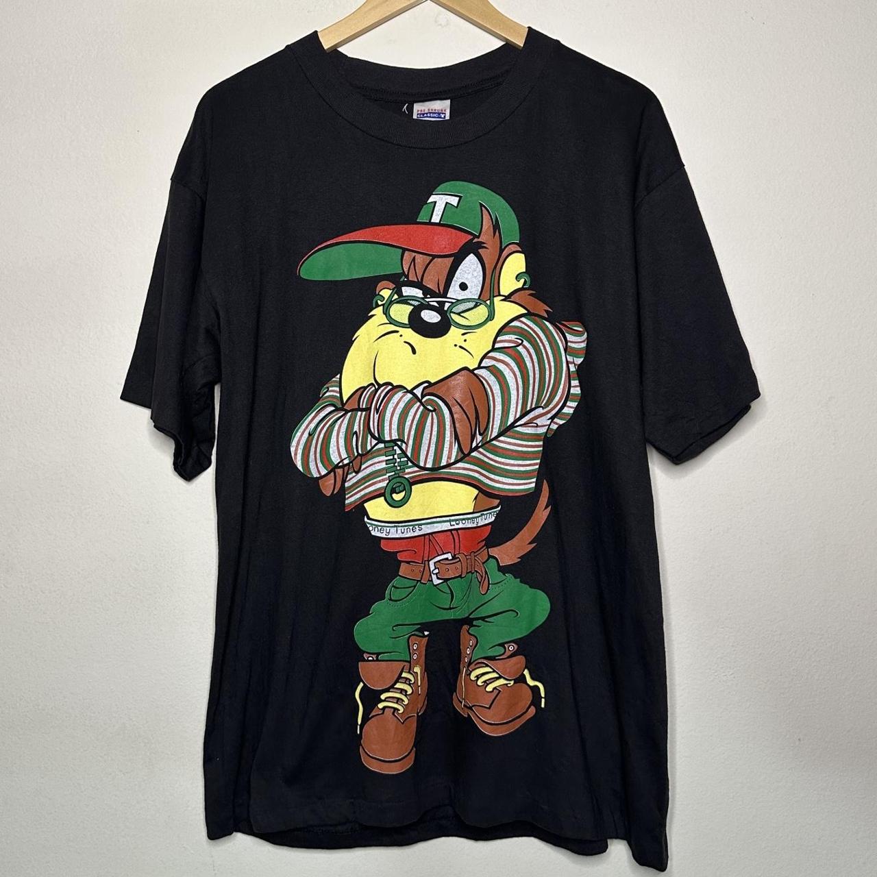 Looney Tunes Men's Black and Green T-shirt | Depop