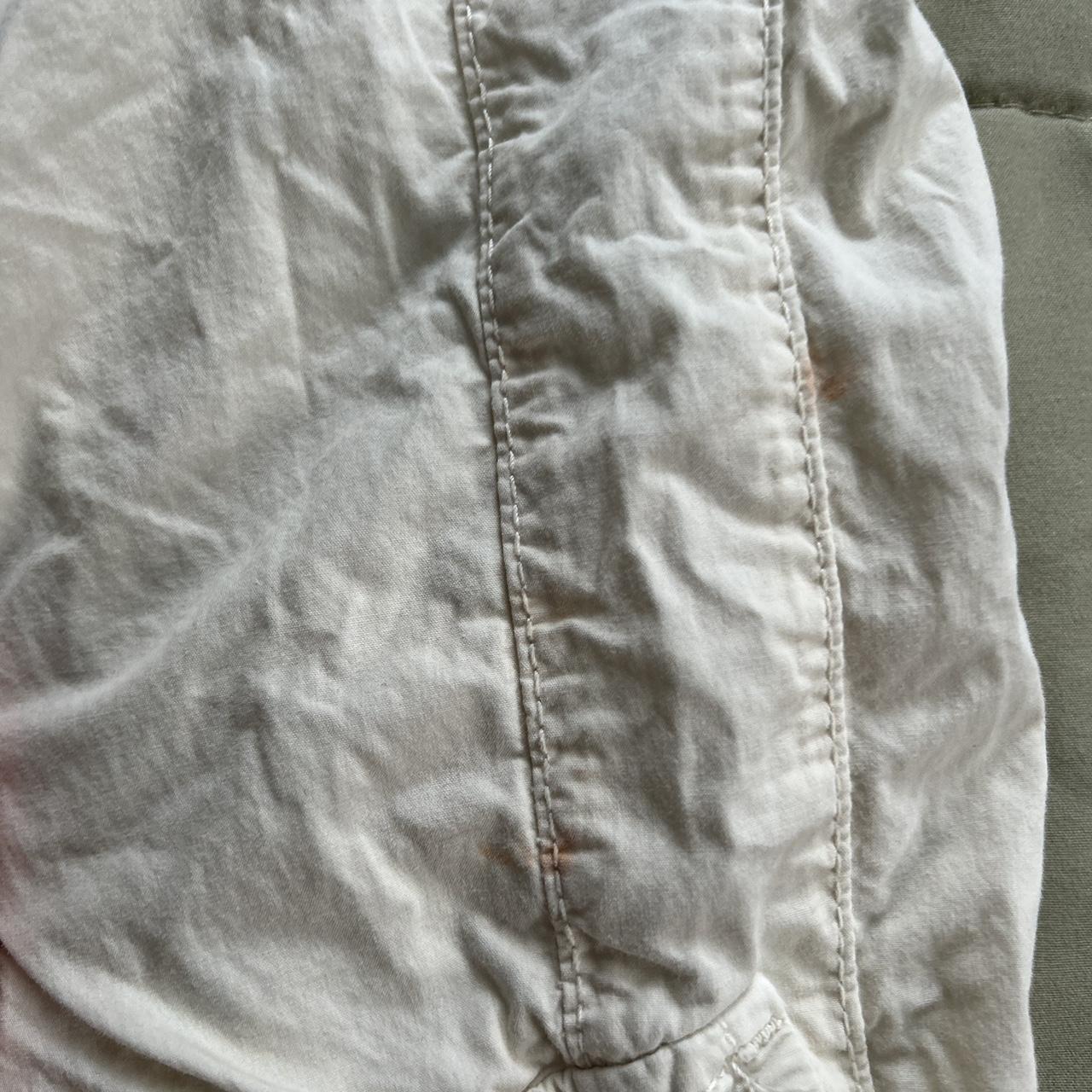 Crème parachute cargo pants - Depop