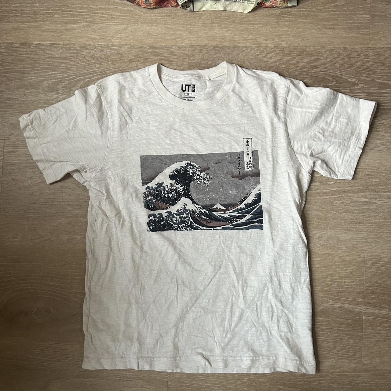 Uniqlo T-Shirt The Great Wave Off Kanagawa Japan - Depop