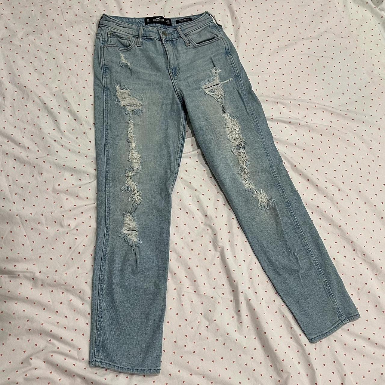 hollister straight leg light wash jeans with a rip