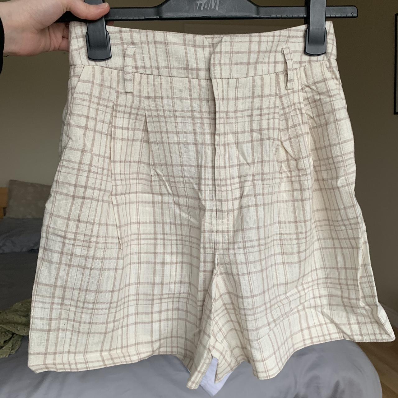 Beige tartan shorts, perfect for spring/summer 🐚 - Depop