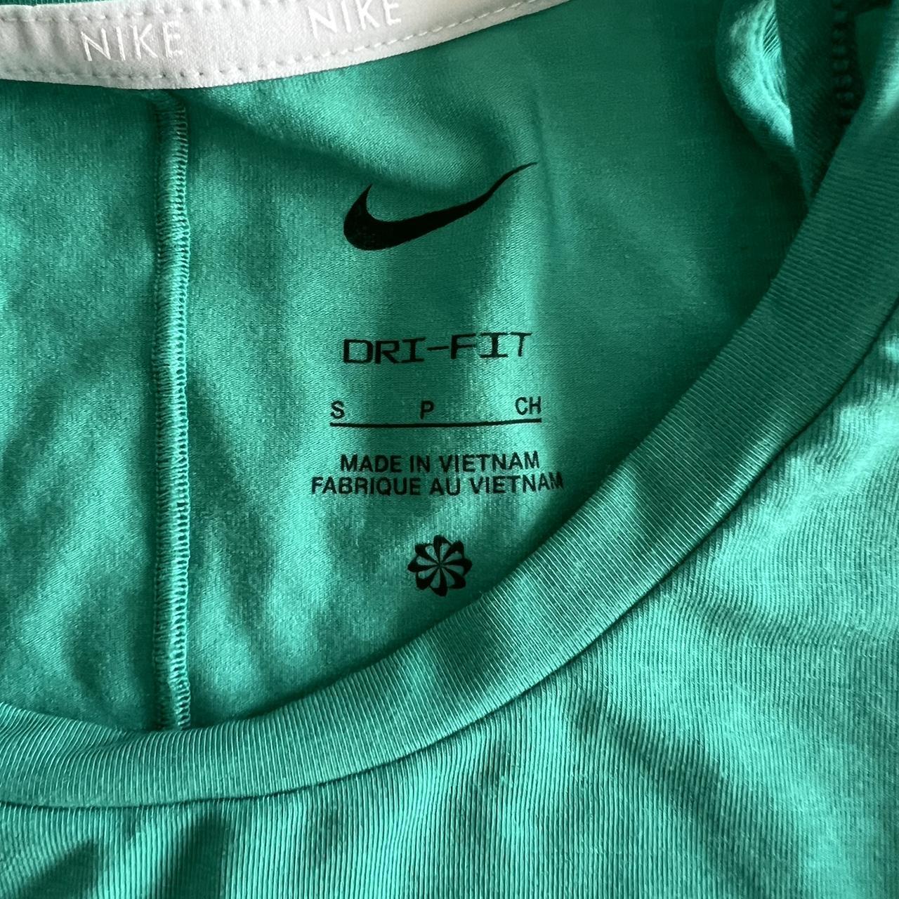 Nike Women's Green T-shirt (2)