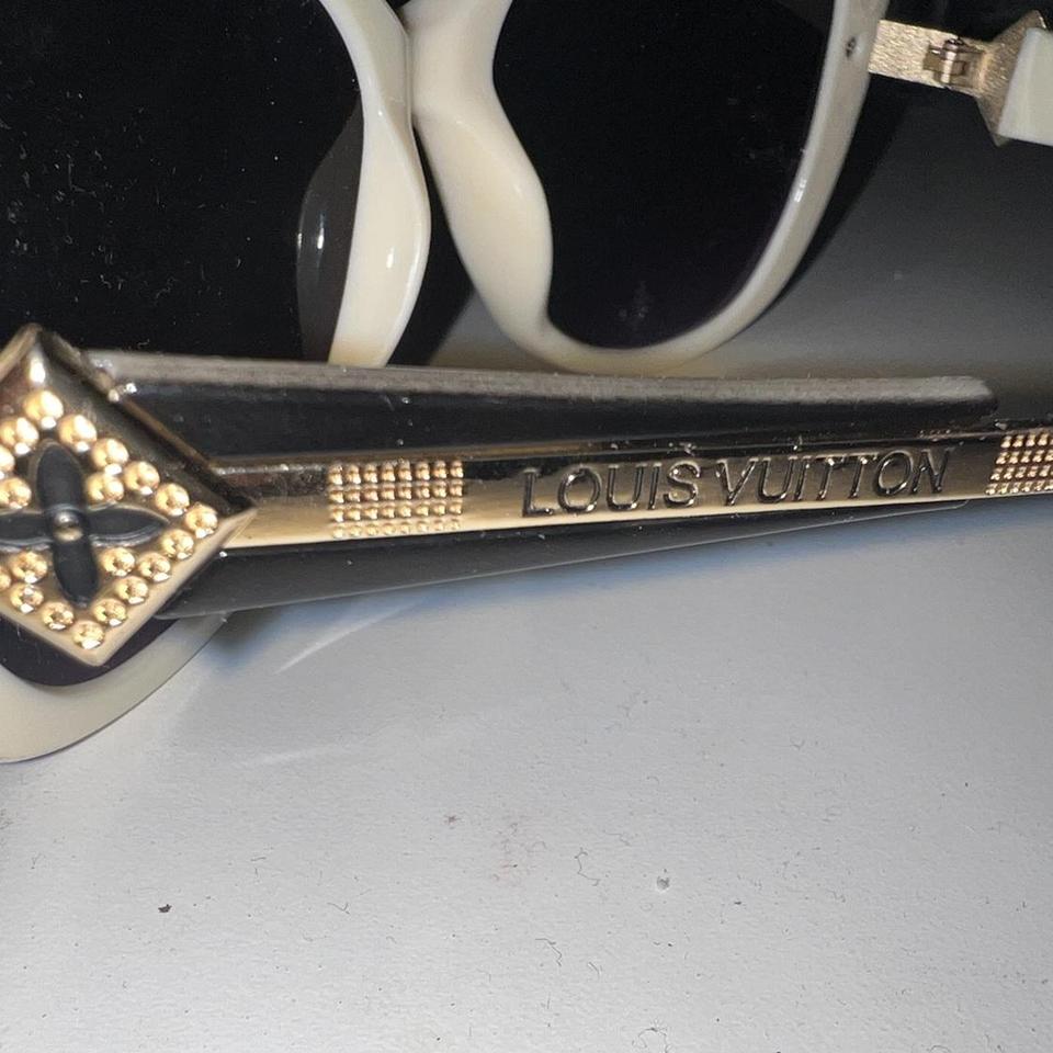 Gold-color Louis Vuitton Z1045E GREASE - Depop