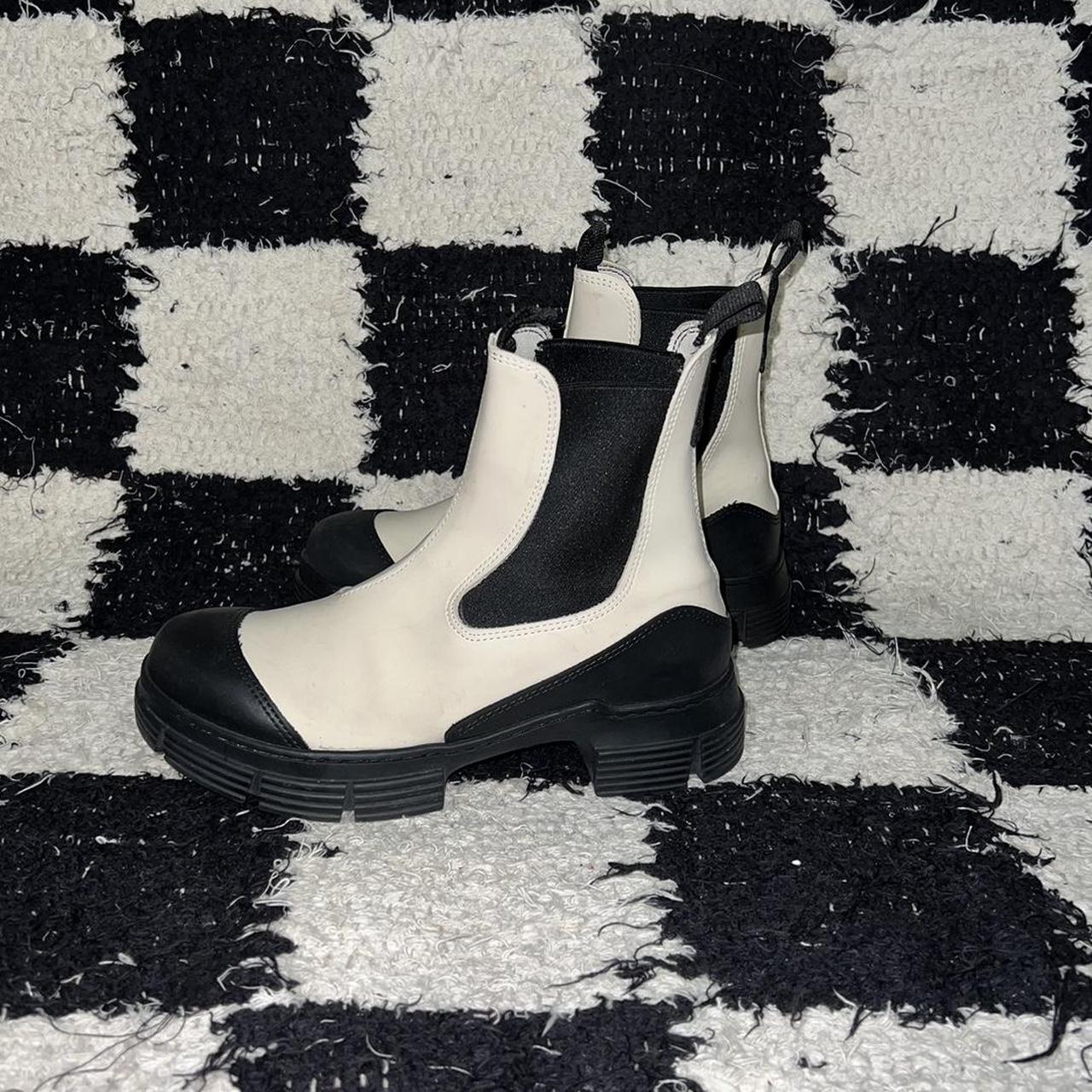 ganni chelsea boots low
