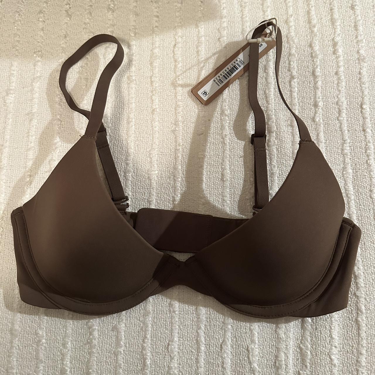 SKIMS smoothing underwire bra Color cocoa Size - Depop