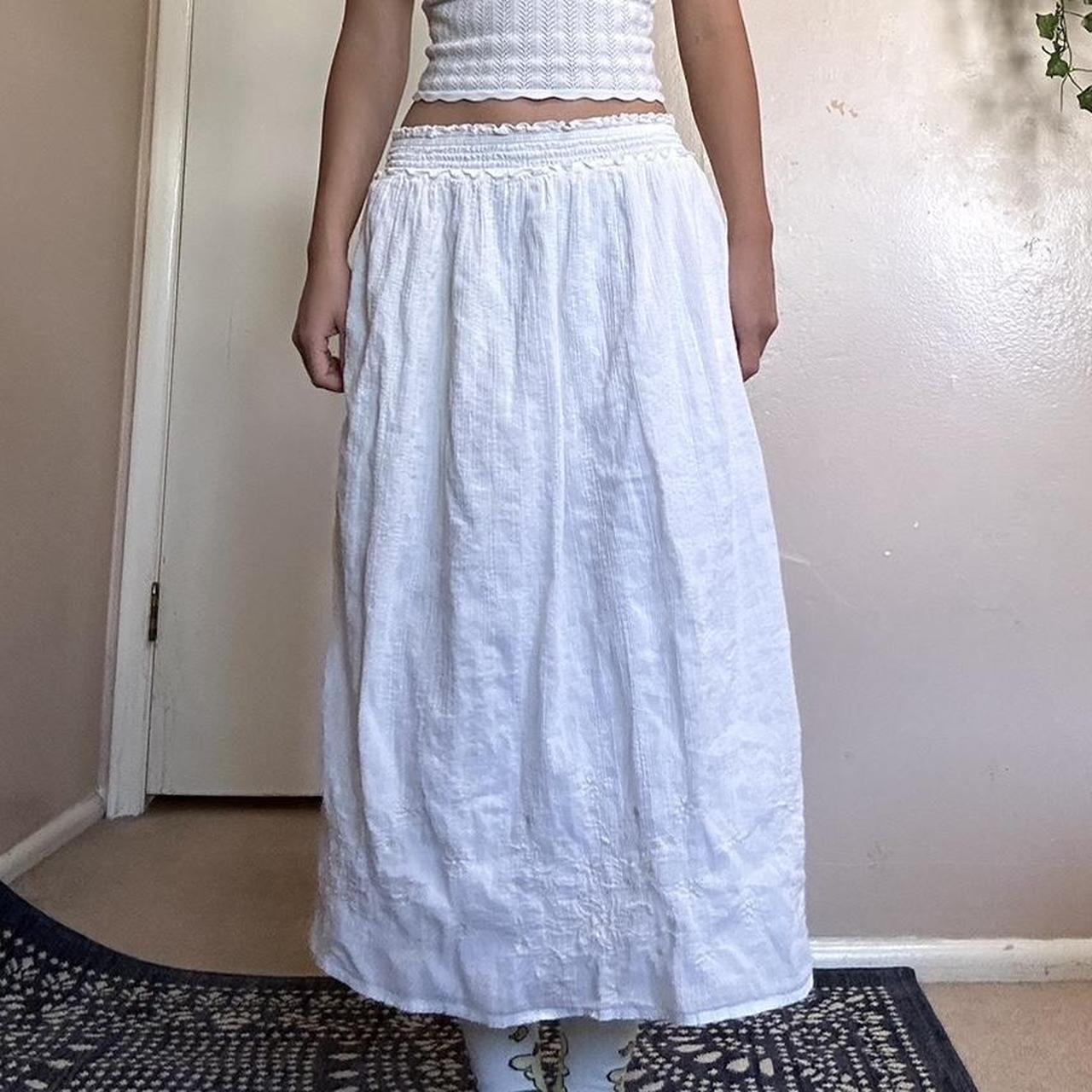 Old Navy Women's Cream Skirt | Depop