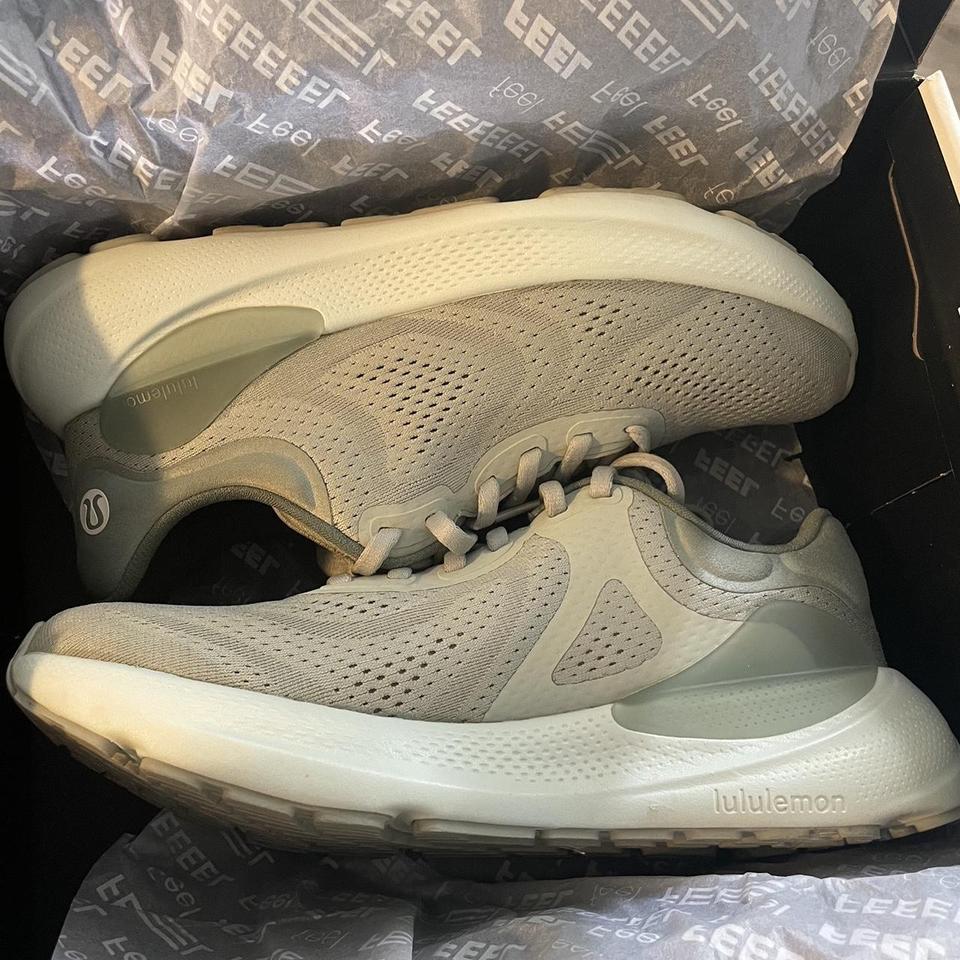 新品 VANDALIZE セーター Slavish exUNDERCOVER rare stussy cream white / off white globe | Depop