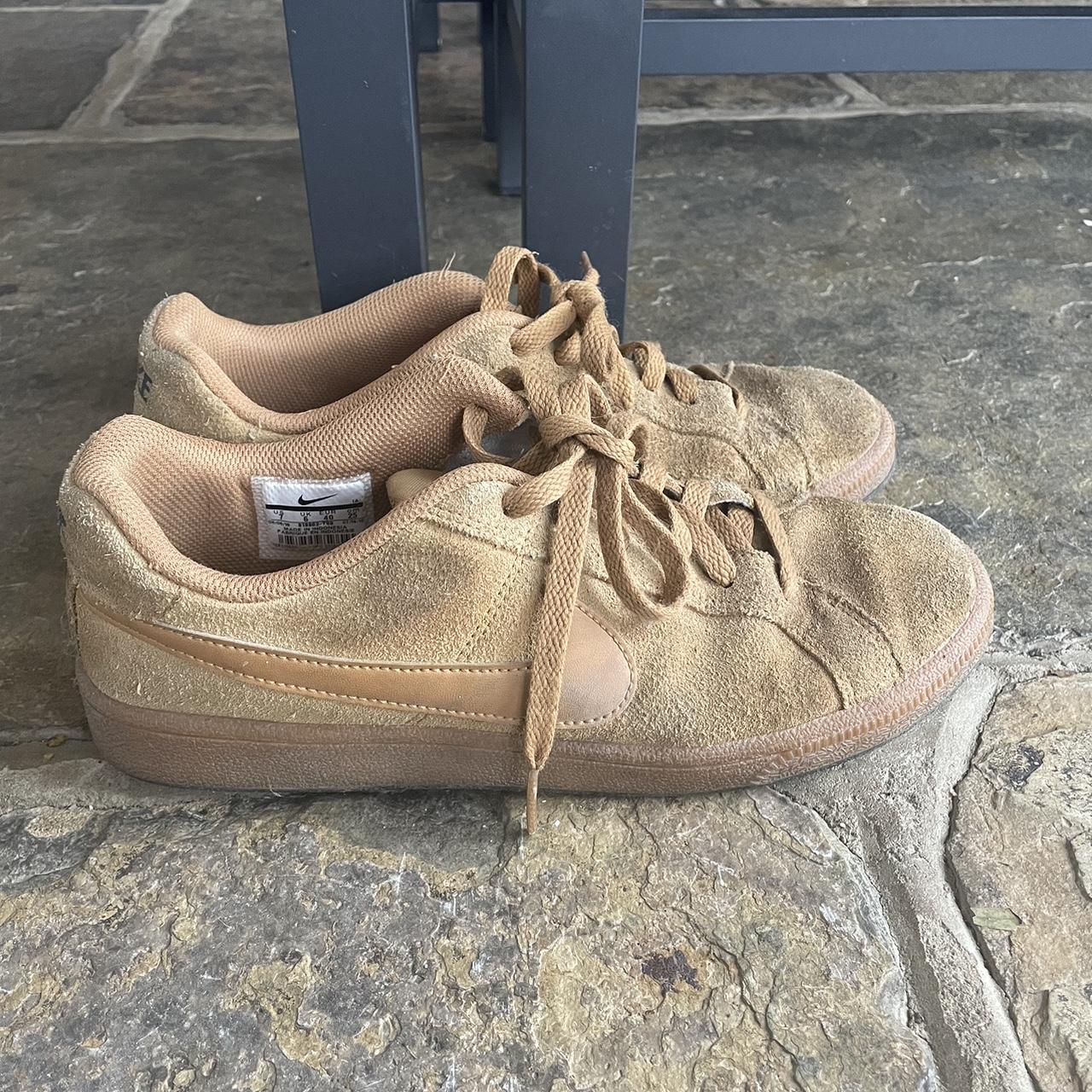 Nike camel outlet trainers