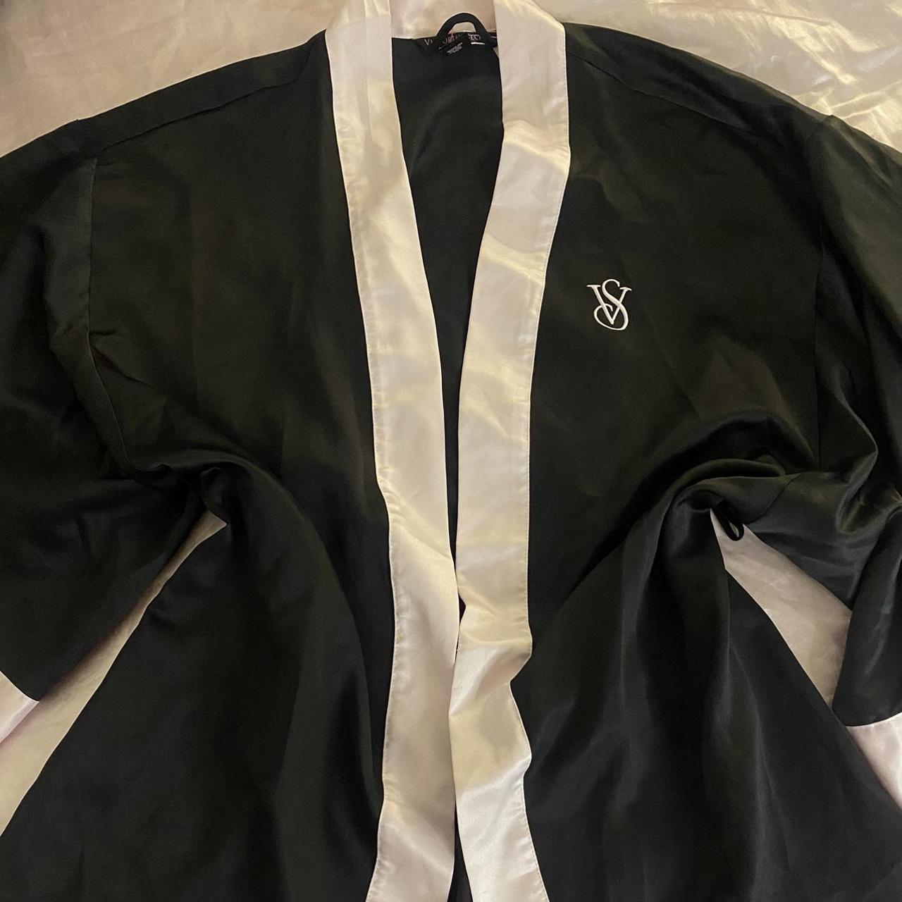 Victoria's Secret Women's Black and Pink Robe | Depop