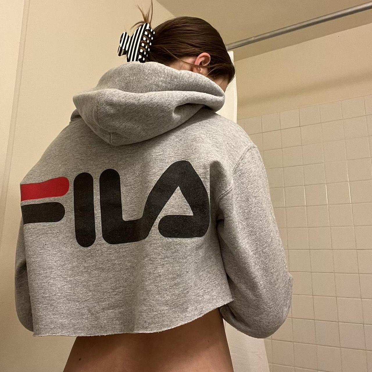 Fila cropped-hoodie - Depop