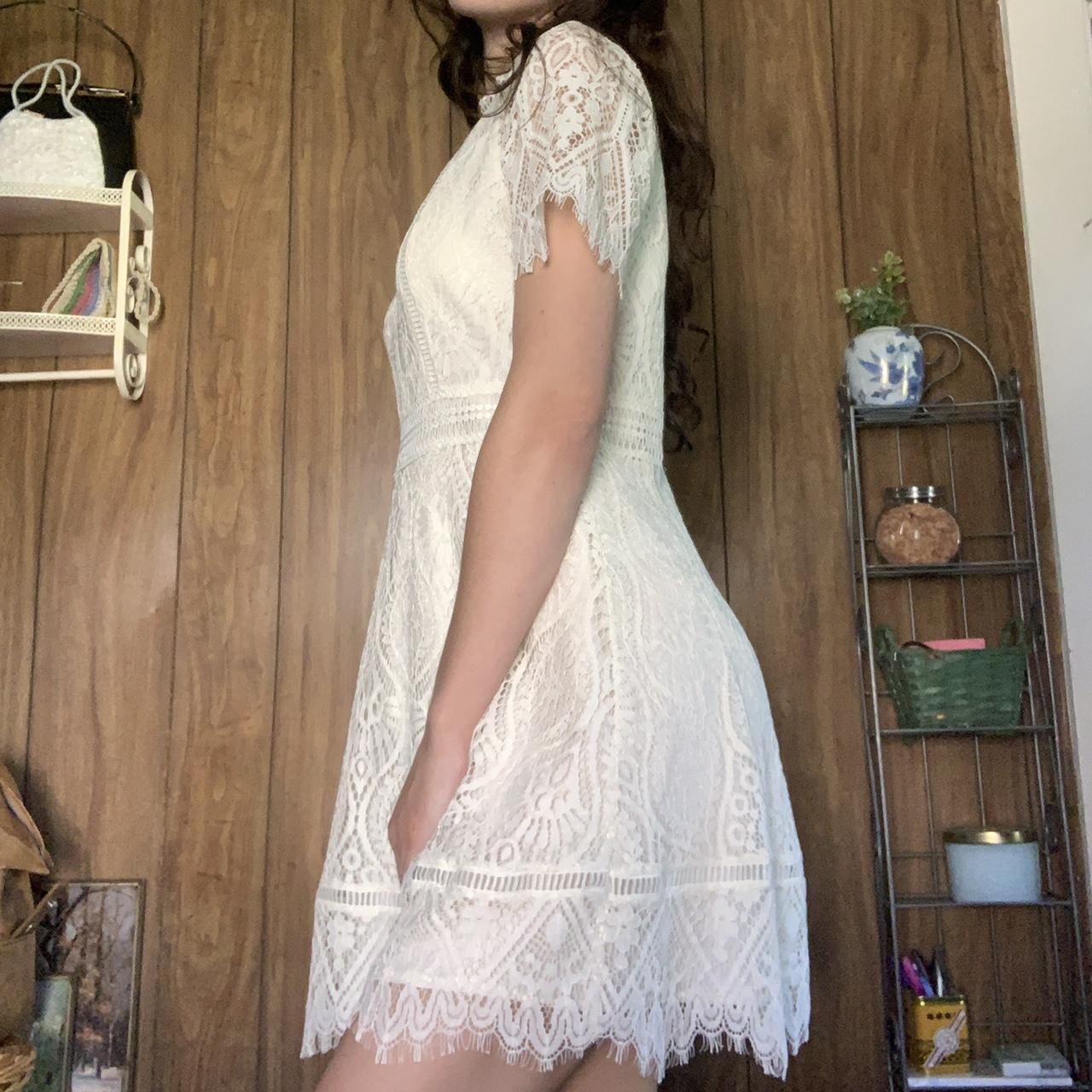 Super pretty ivory high-neck lace dress in size