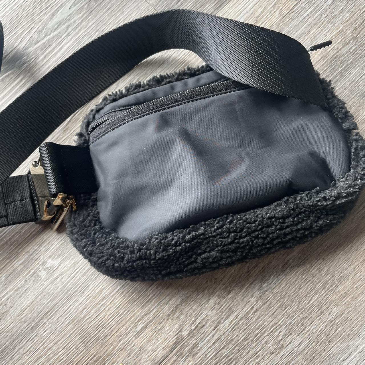 Lululemon Everywhere FLEECE outlet Belt Bag Black NWT Black Sherpa