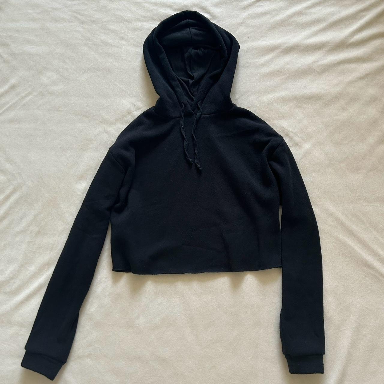 Cropped Topshop hoodie made of typical hoodie. Depop