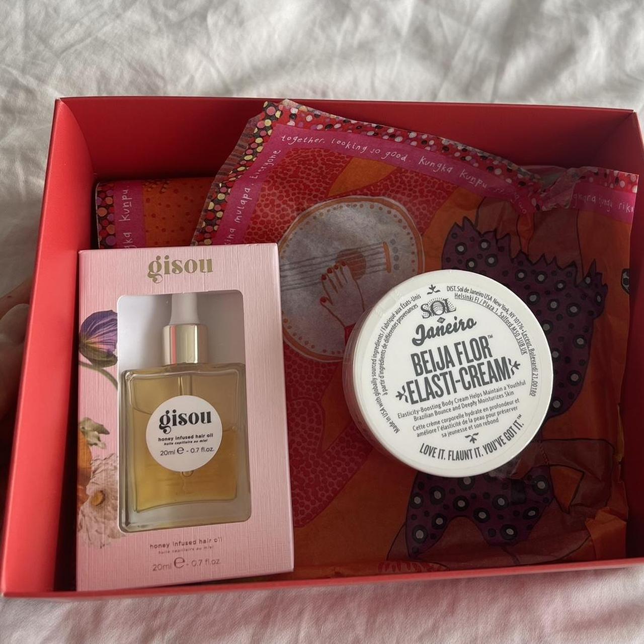 BRAND NEW MECCA GIFT SET 💛💚 includes gisou honey... Depop