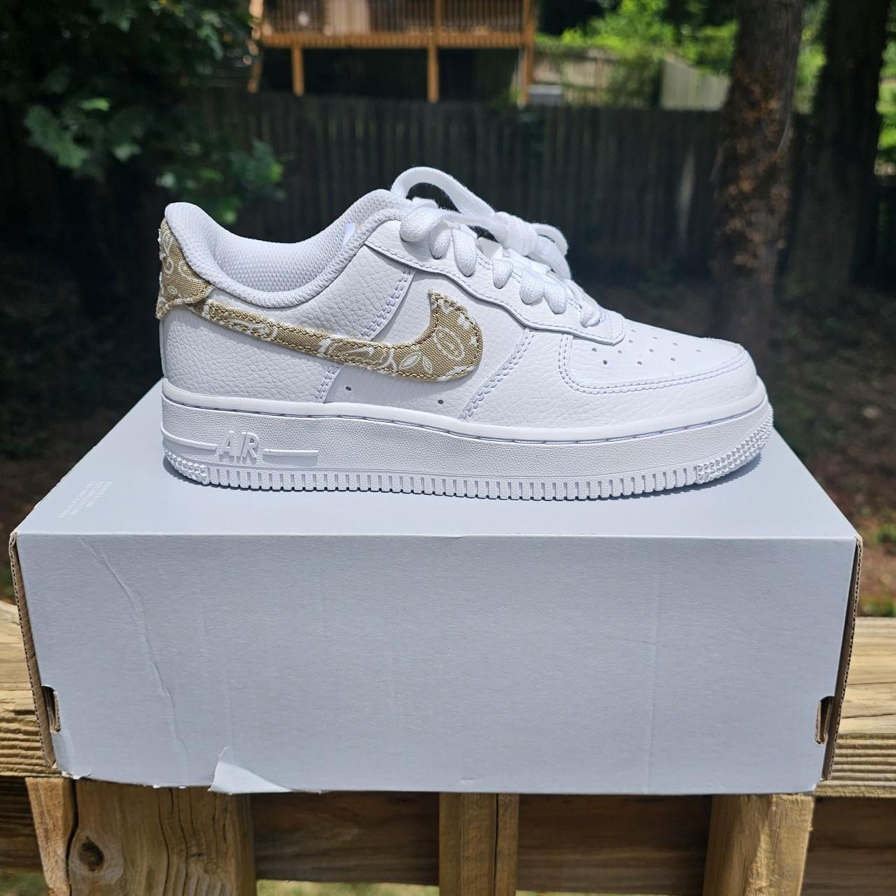 💎 Women's Nike Air Force 1 '07 ESS Low Paisley Pack... - Depop