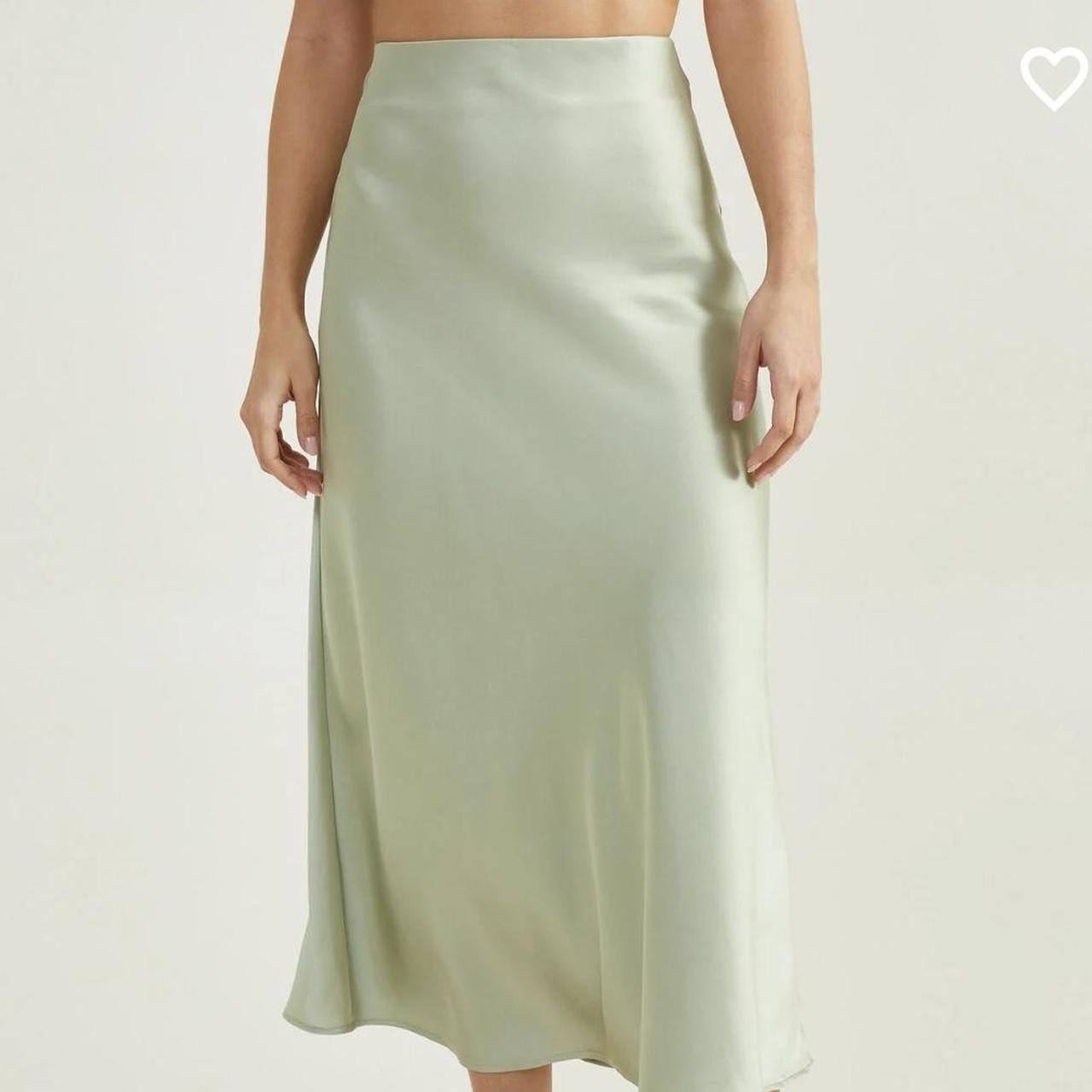 Zara Women's Green Skirt Depop