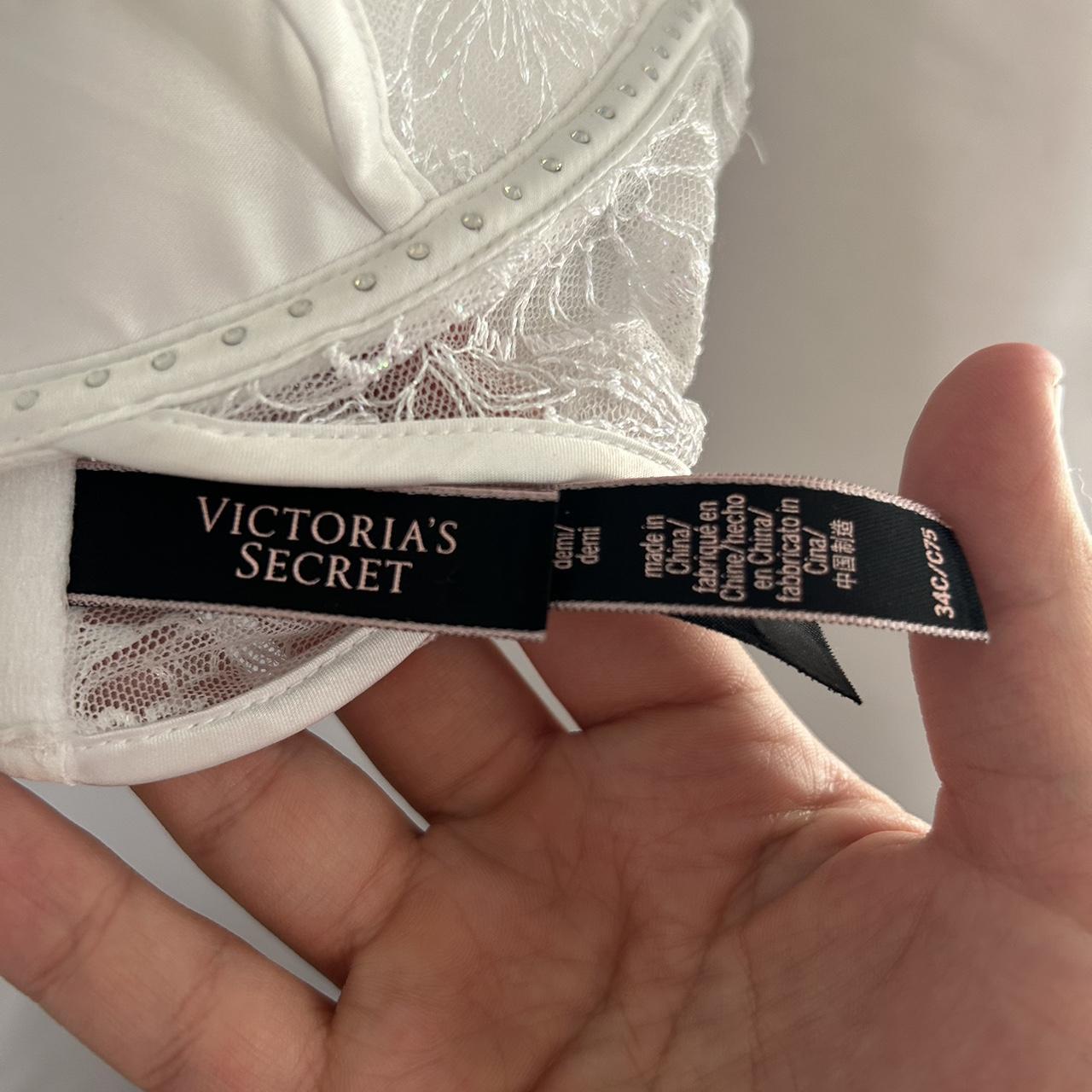 stunning sexy Victoria's secret bra, the details in - Depop