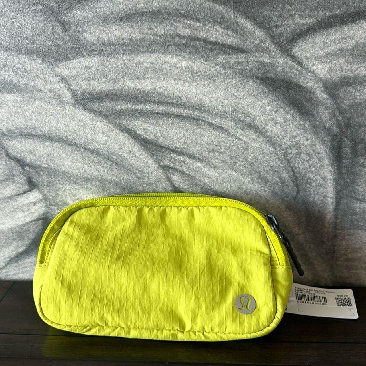 Lululemon buying Everywhere Belt Bag NWT