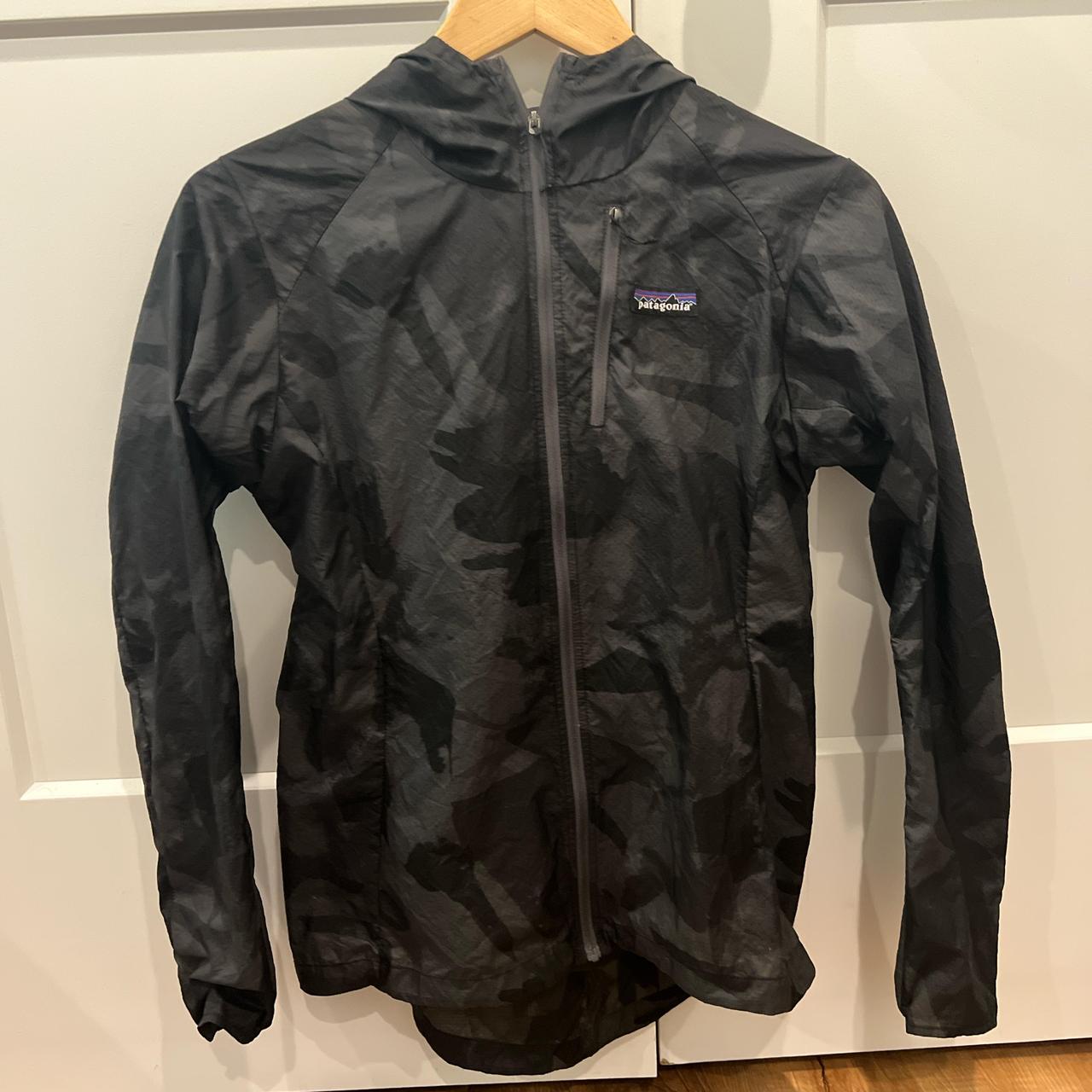 Women s Patagonia Houdini Jacket in black Camo