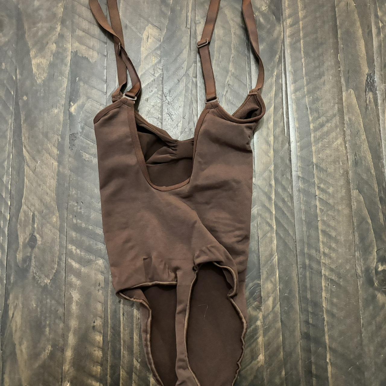 Skims seamless sculpt bodysuit Color cocoa Size - Depop