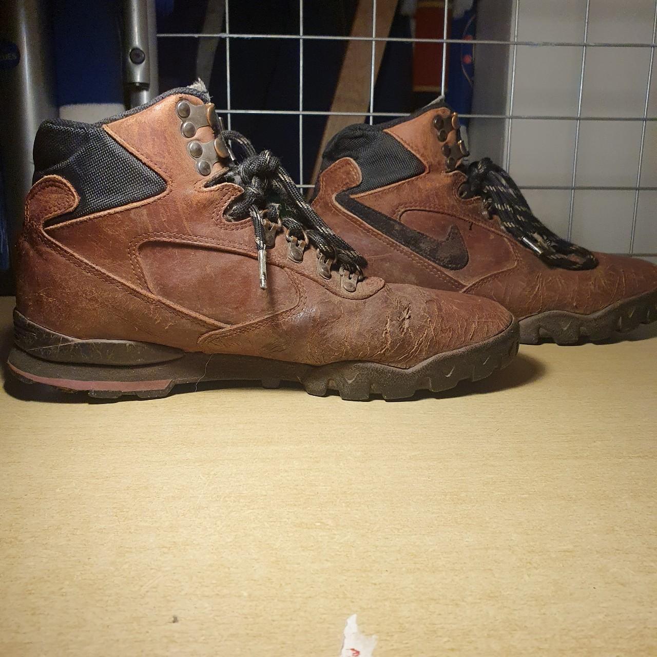 Nike air sale walking boots