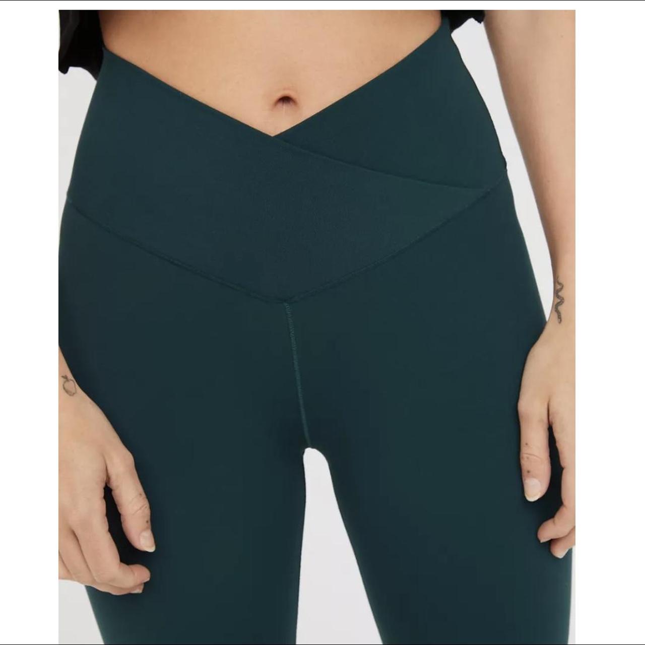 Kelly green Aerie flared leggings. Perfect for GBD - Depop