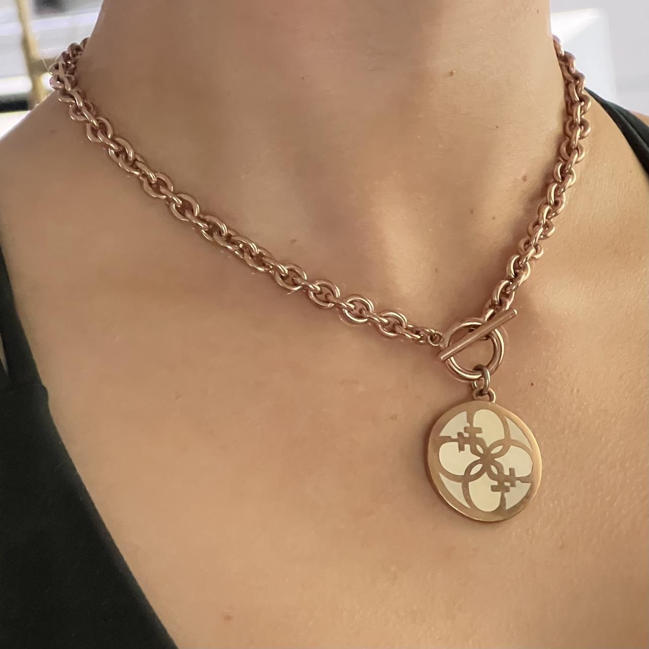 guess shoes with chain