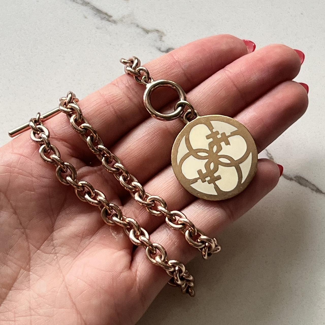 guess shoes with chain