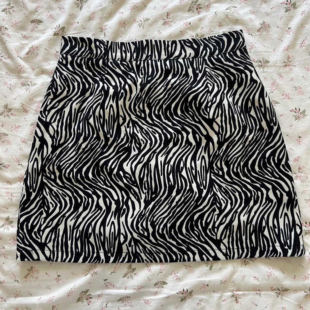 Zebra print mini skirt Size 8 - Depop