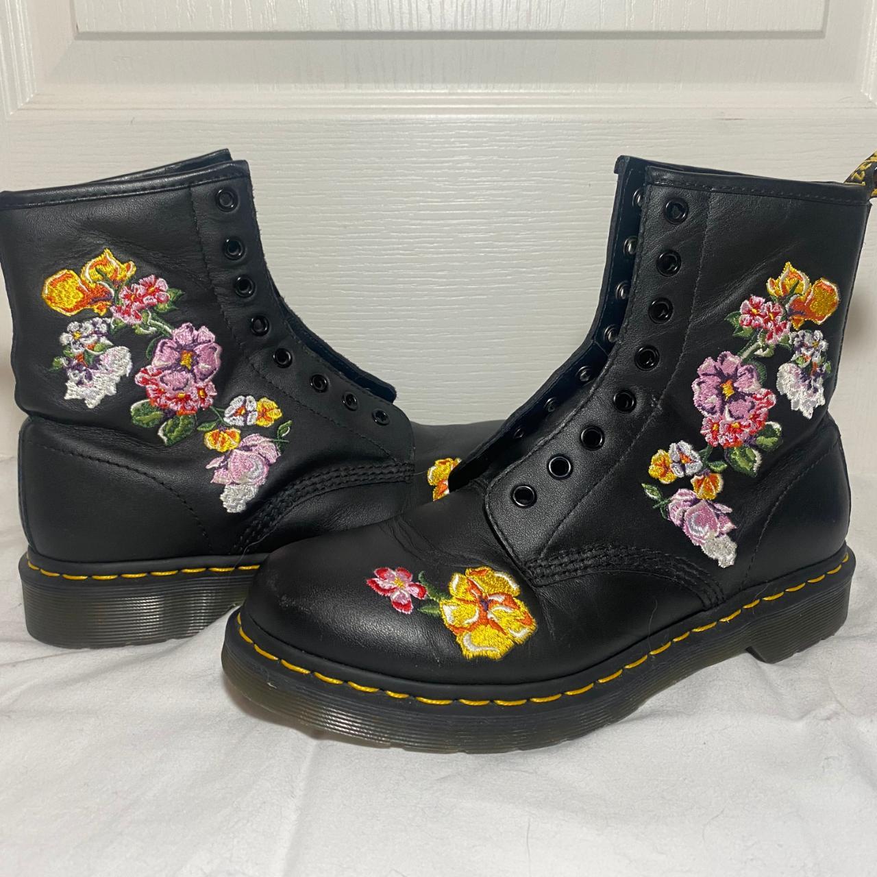 Dr 2024 martens finda