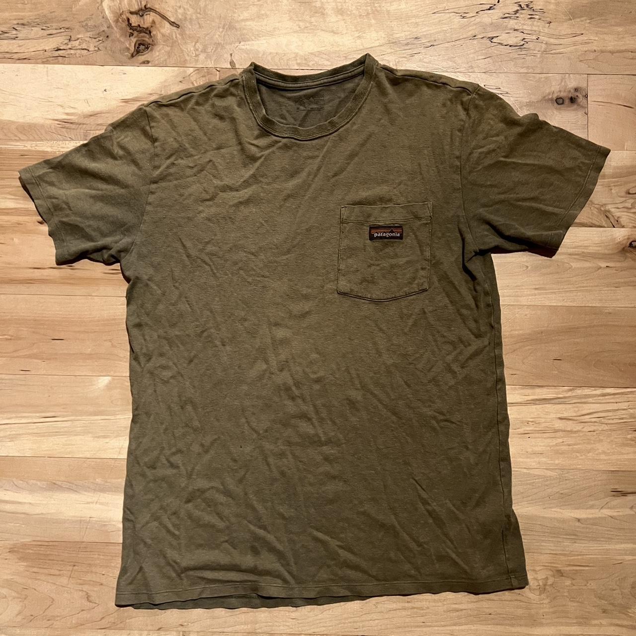 Patagonia Men's Green T-shirt 