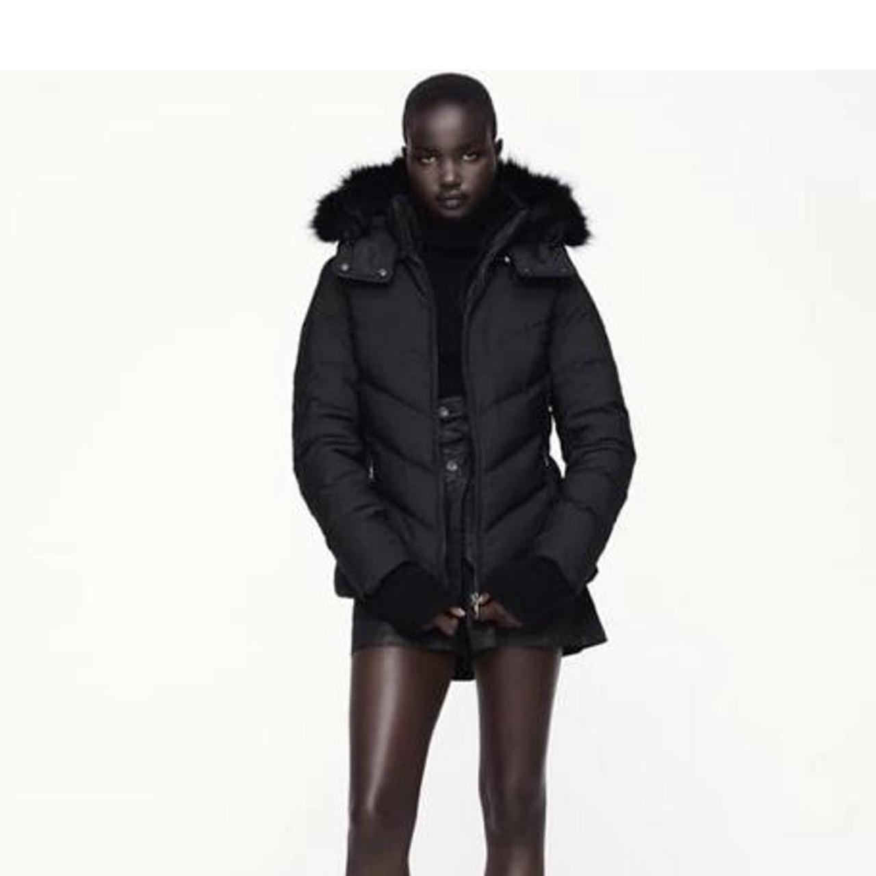 Black coat with fur hood zara best sale