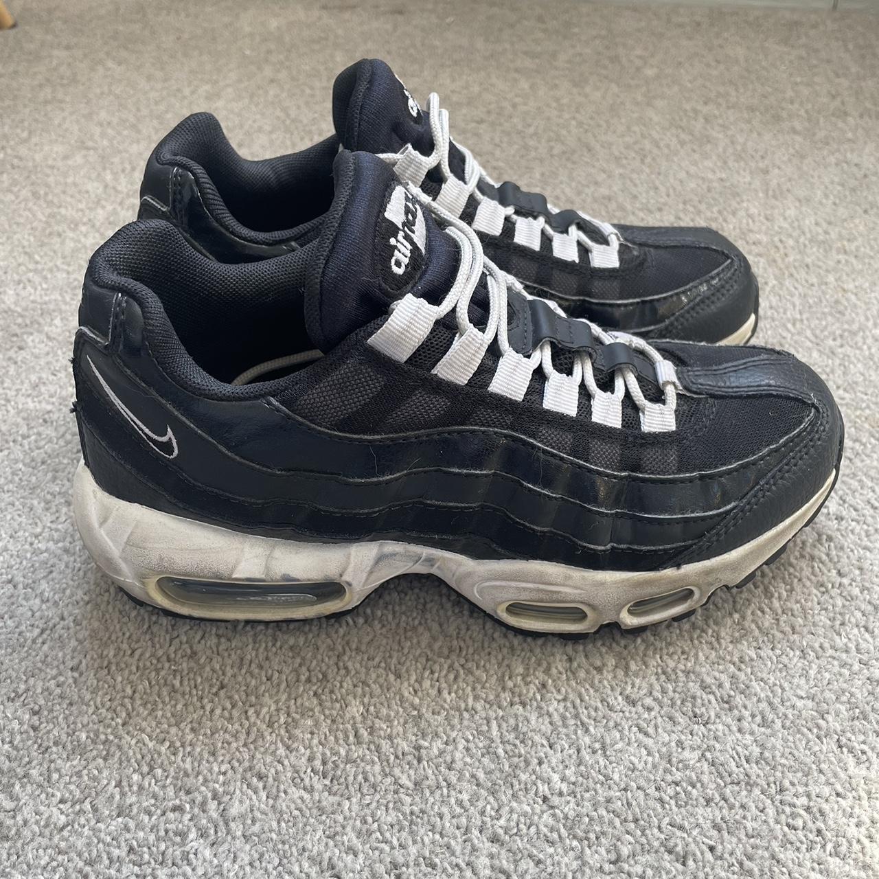 95s black and white