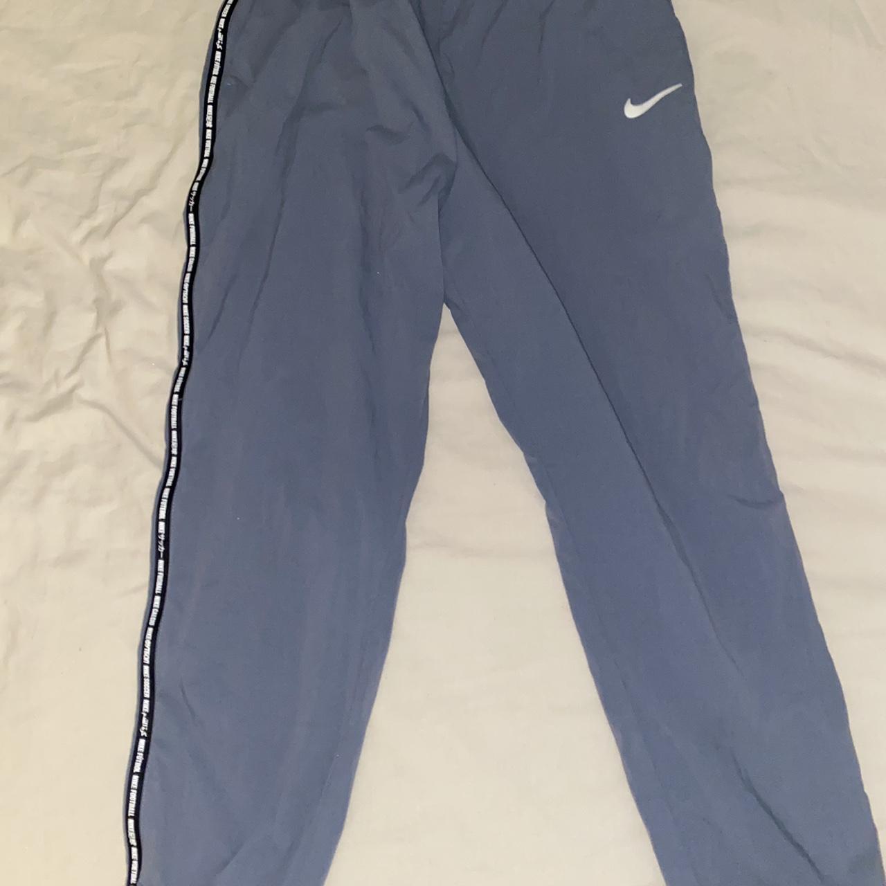 nike windbreaker joggers womens